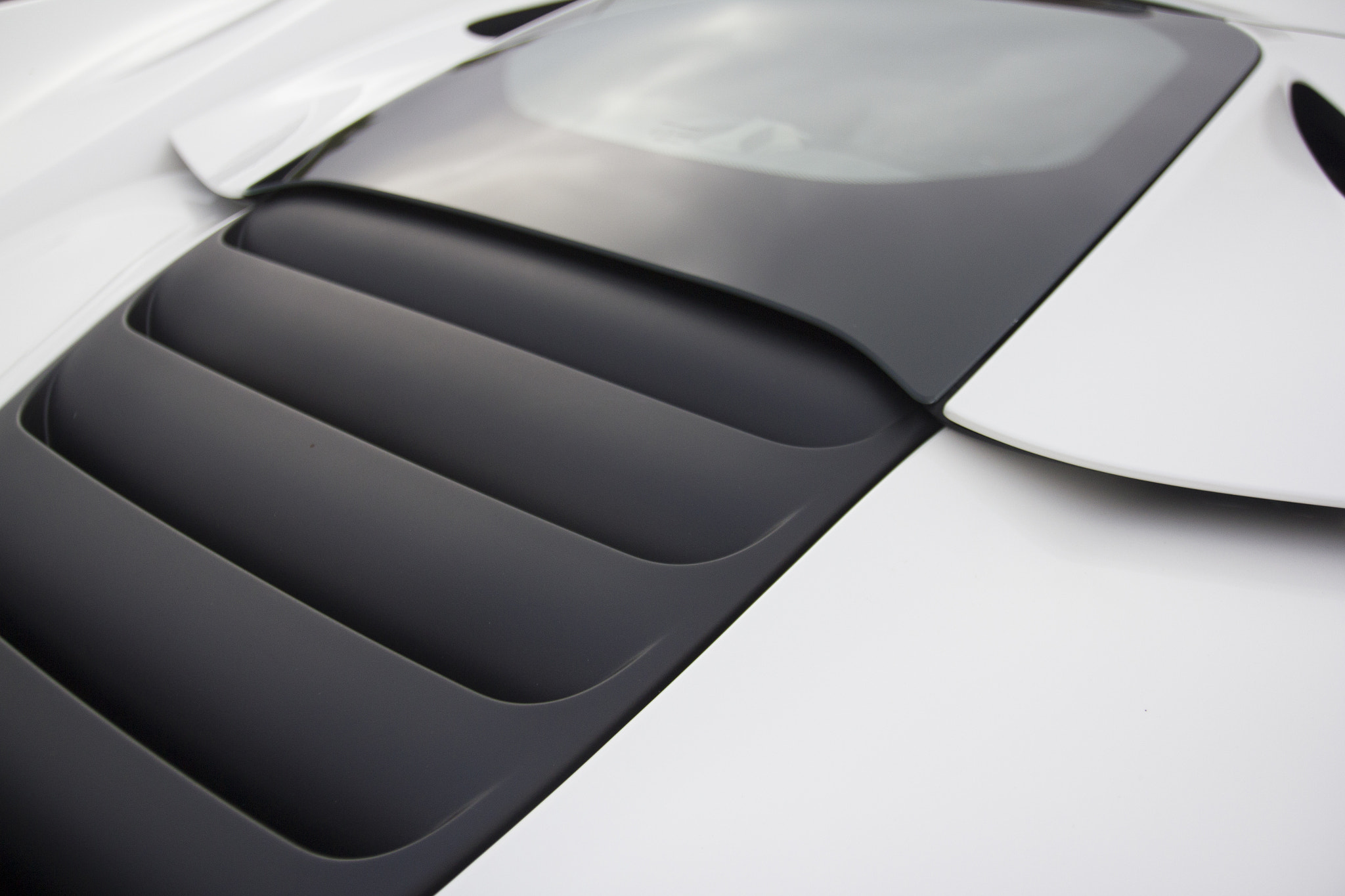 Canon EOS 550D (EOS Rebel T2i / EOS Kiss X4) sample photo. Mclaren 675 engine photography