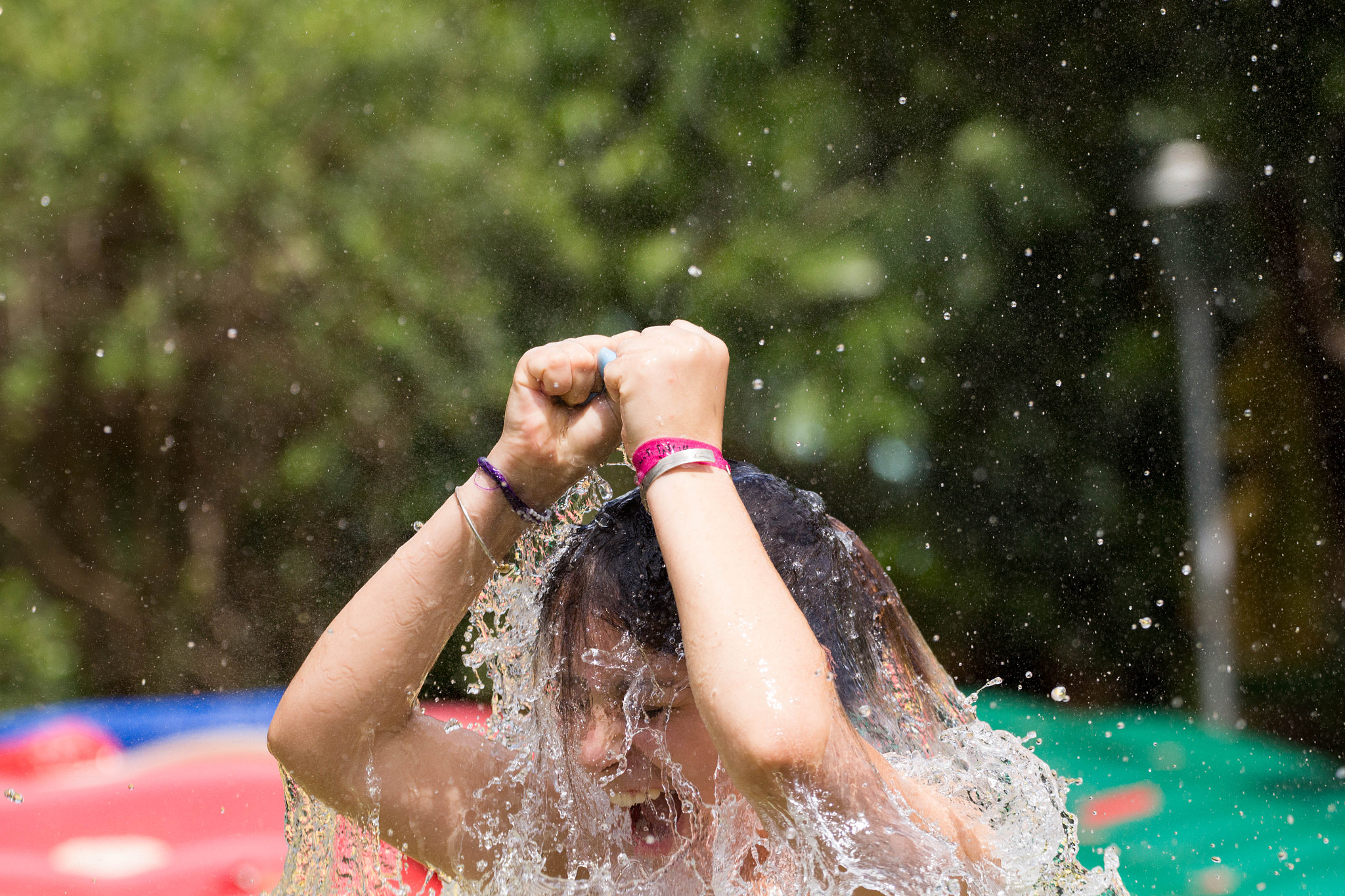 Canon EOS 700D (EOS Rebel T5i / EOS Kiss X7i) + Canon EF 70-200mm F4L USM sample photo. Water balloon photography