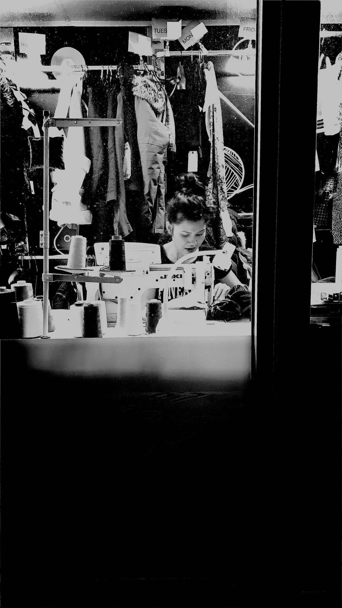 Hipstamatic 330 sample photo. The dressmaker-la sarta photography