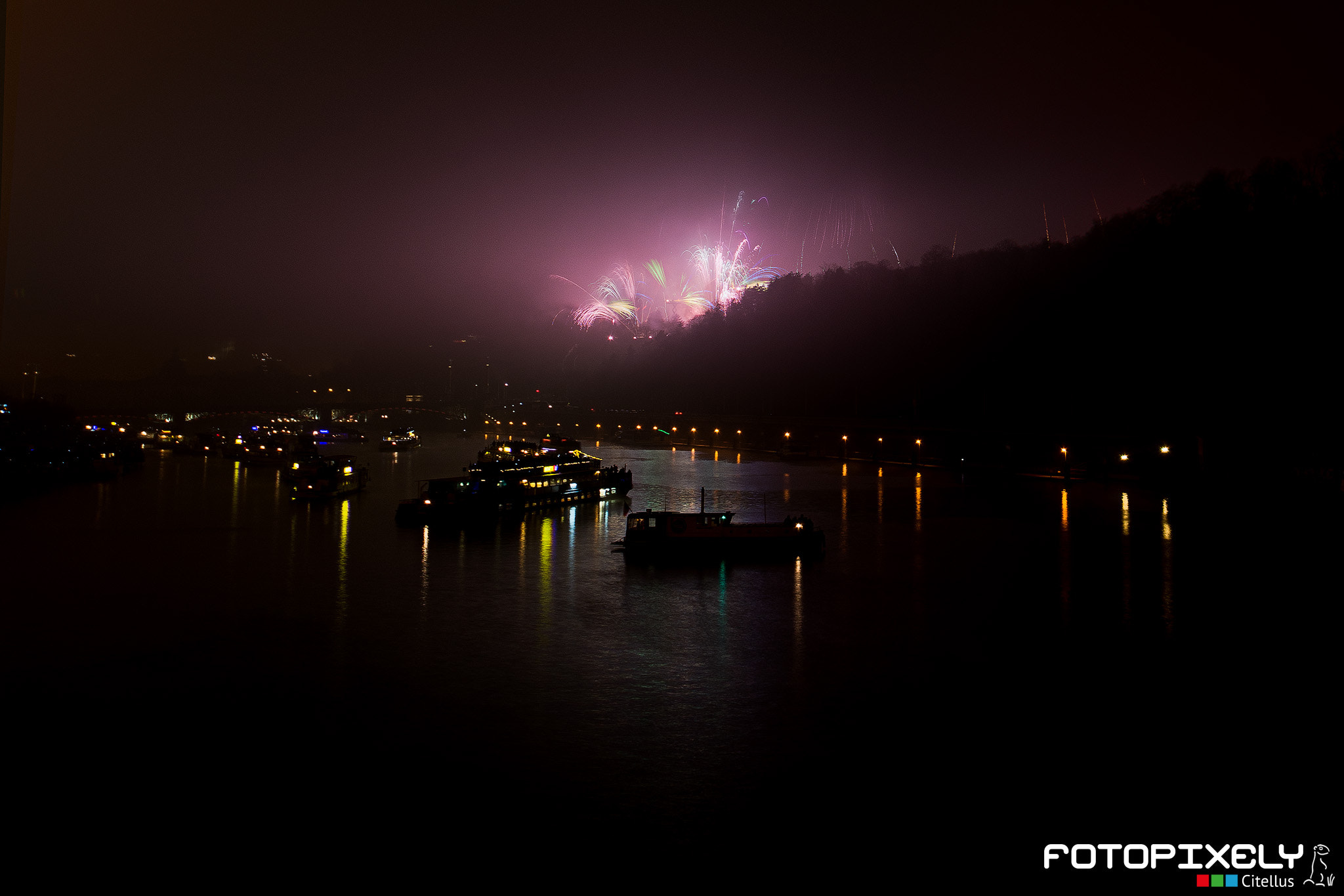 Sigma 12-24mm F4.5-5.6 II DG HSM sample photo. Pražský novoroční ohňostroj / prague new year's fi photography