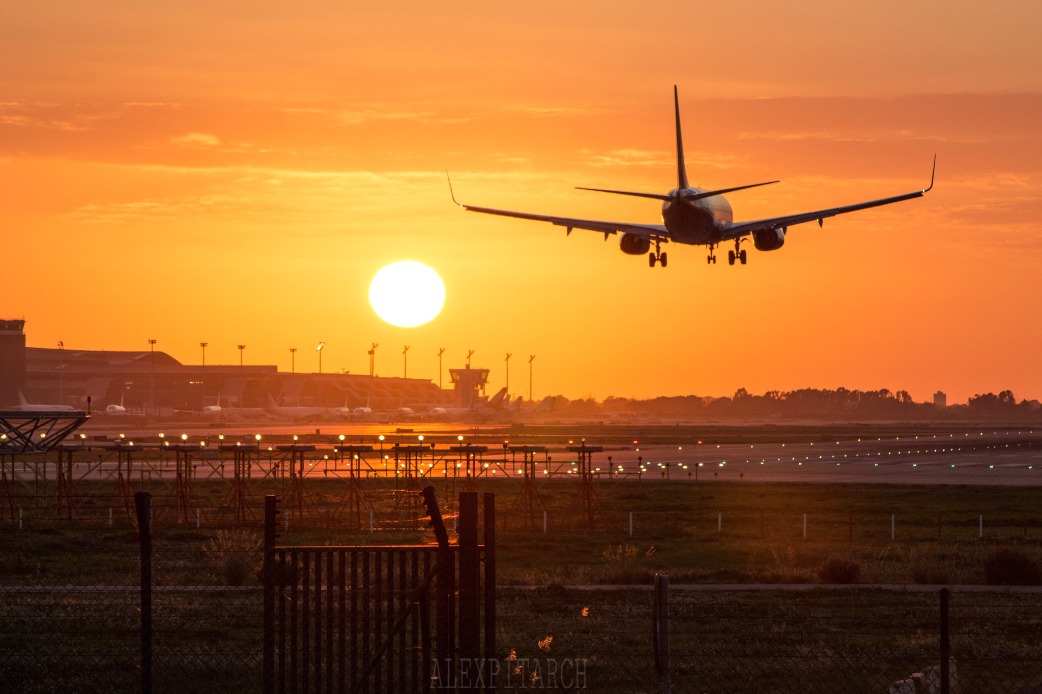 Canon EOS 100D (EOS Rebel SL1 / EOS Kiss X7) + EF75-300mm f/4-5.6 sample photo. Sunset at barcelona airport photography
