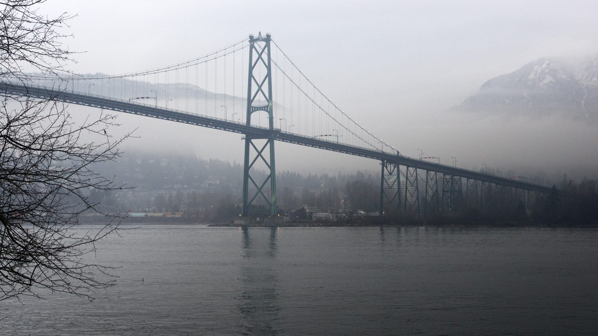 Sony E 18-200mm F3.5-6.3 OSS sample photo. Lion gate bridge in foggy mornig photography