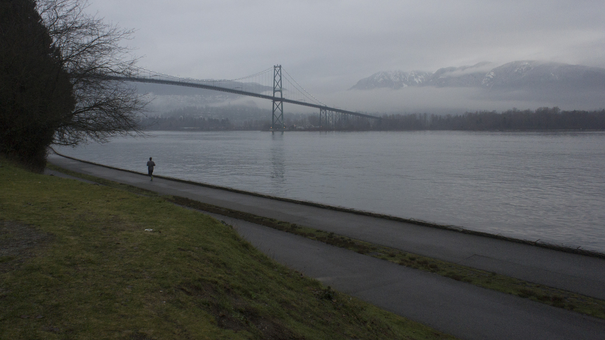 Sony Alpha NEX-5 + Sony E 16mm F2.8 sample photo. Morning run photography