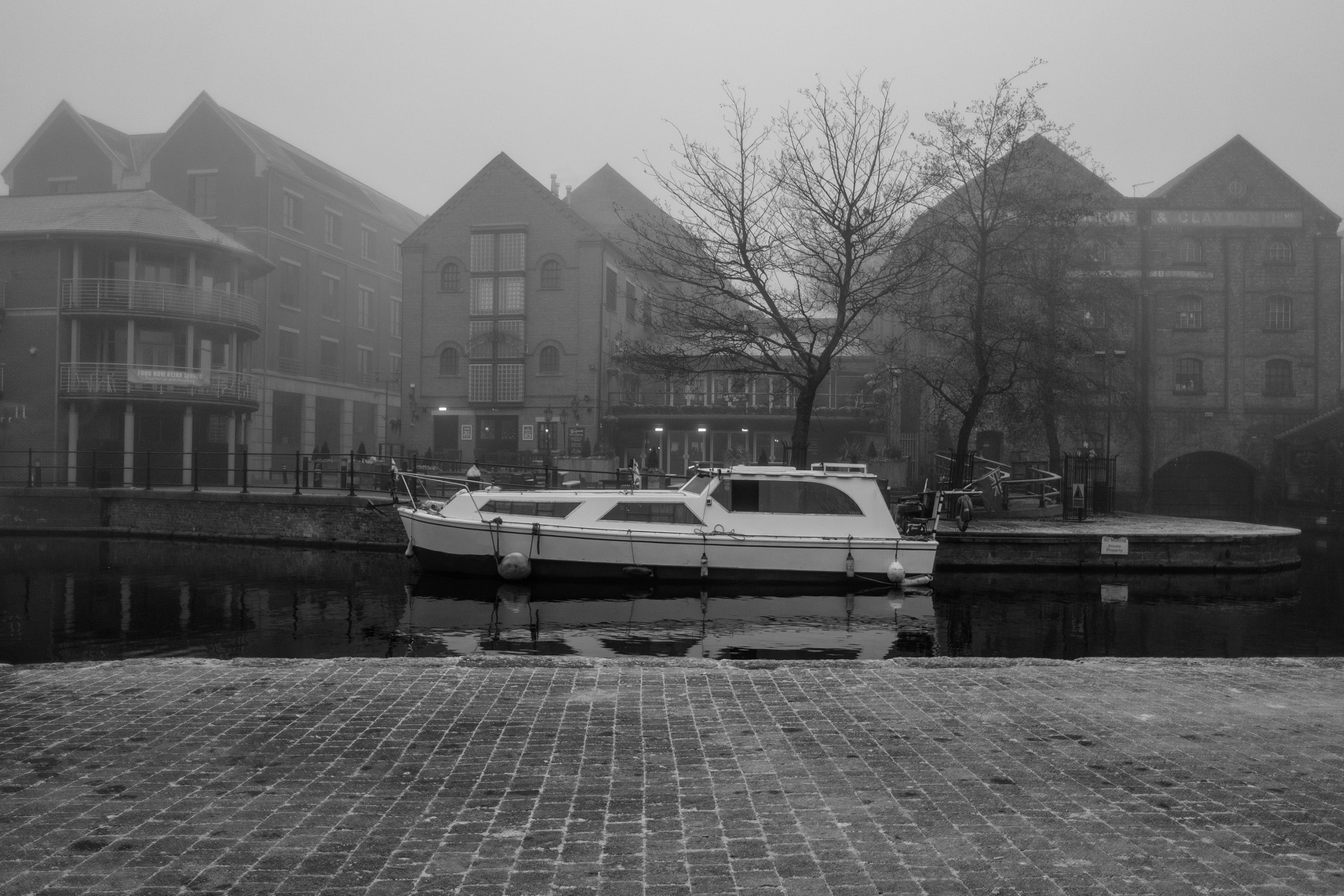 Samsung NX1000 + Samsung NX 16mm F2.4 Pancake sample photo. Nottingham canalside 1 photography