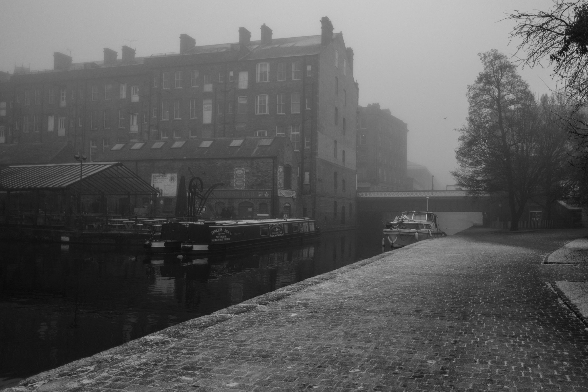 Samsung NX 16mm F2.4 Pancake sample photo. Nottingham canalside 2 photography