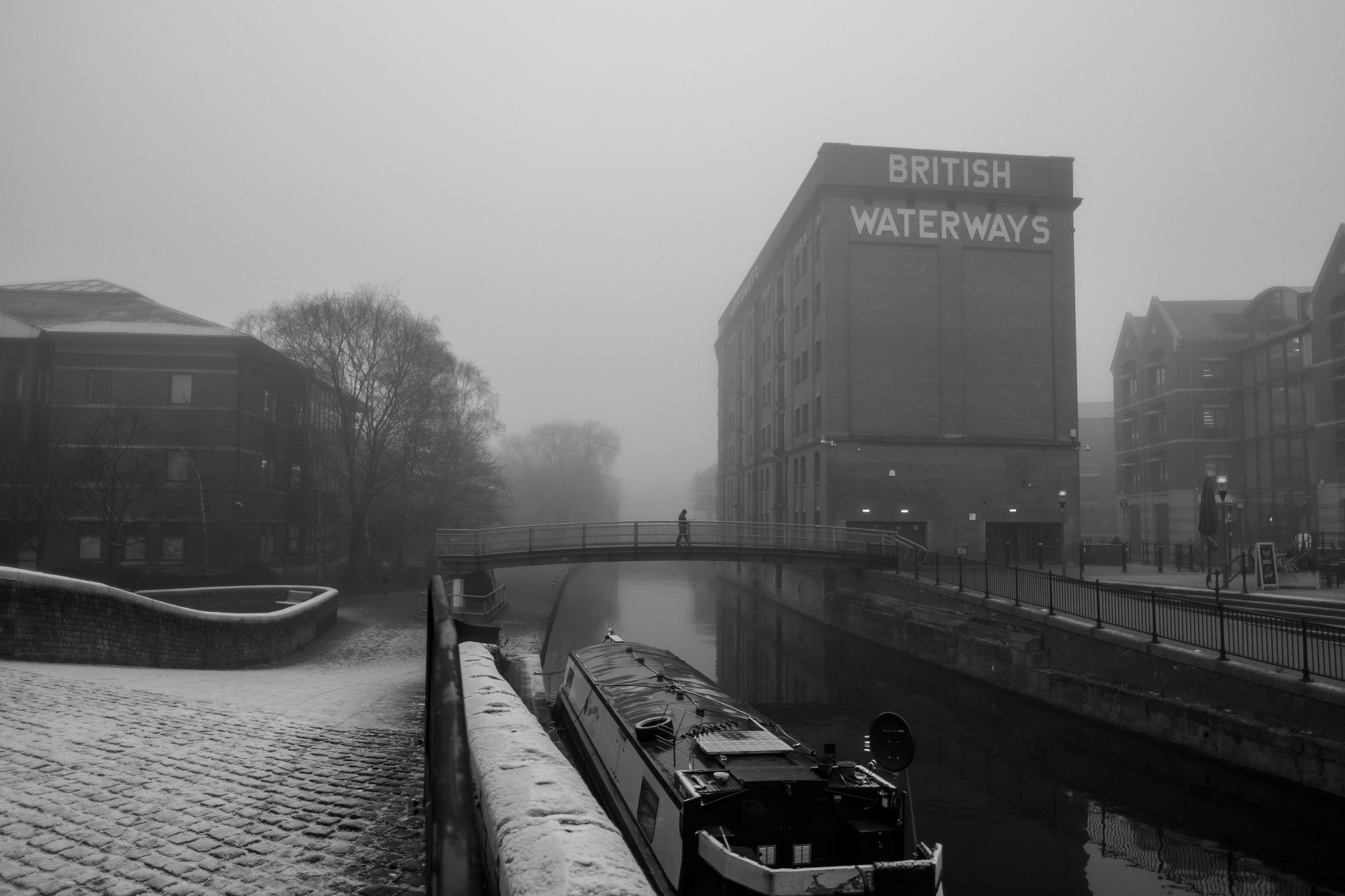 Samsung NX1000 + Samsung NX 16mm F2.4 Pancake sample photo. British waterways 1 photography