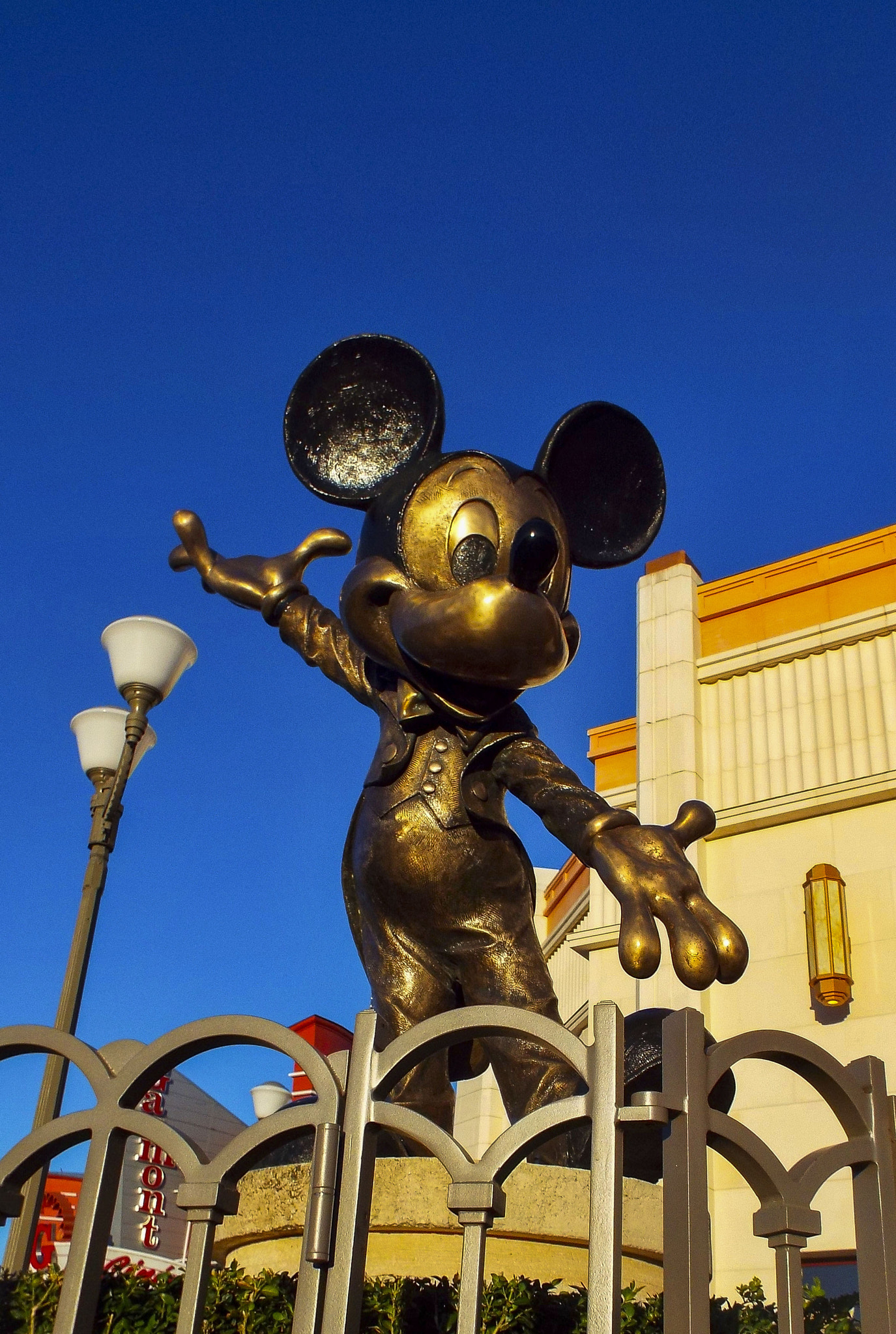 Fujifilm FinePix S9200 S9250 S9150 sample photo. Mickey's statue photography