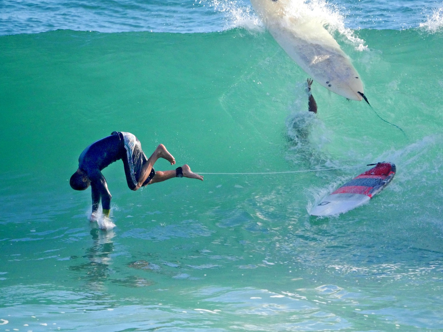 Panasonic Lumix DMC-GH4 + LEICA DG 100-400/F4.0-6.3 sample photo. Boy surfers 6 photography