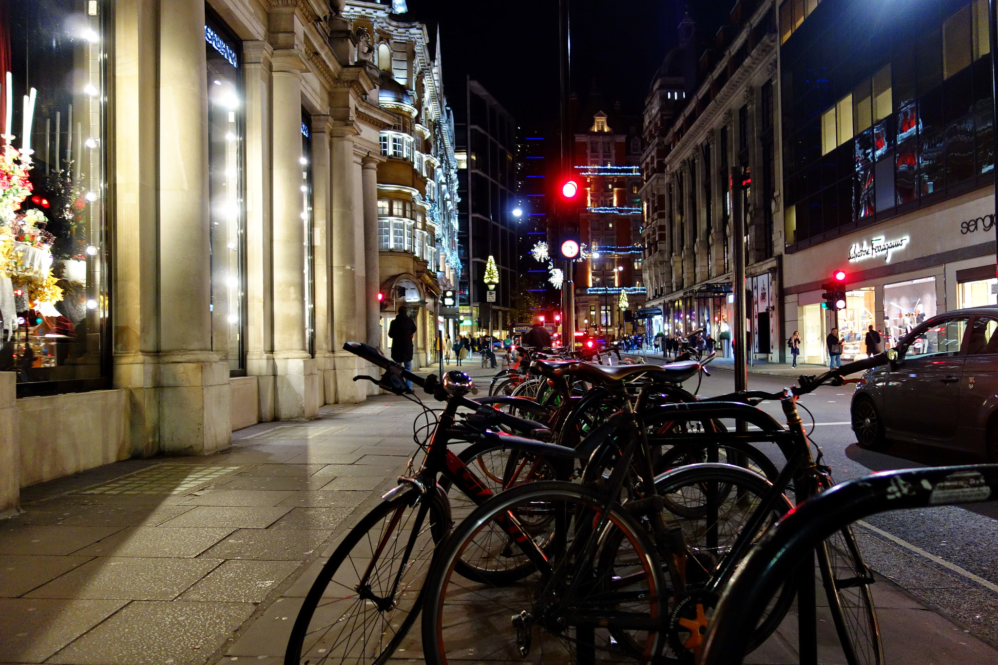 Minolta AF 28-85mm F3.5-4.5 New sample photo. Sloan street, london photography