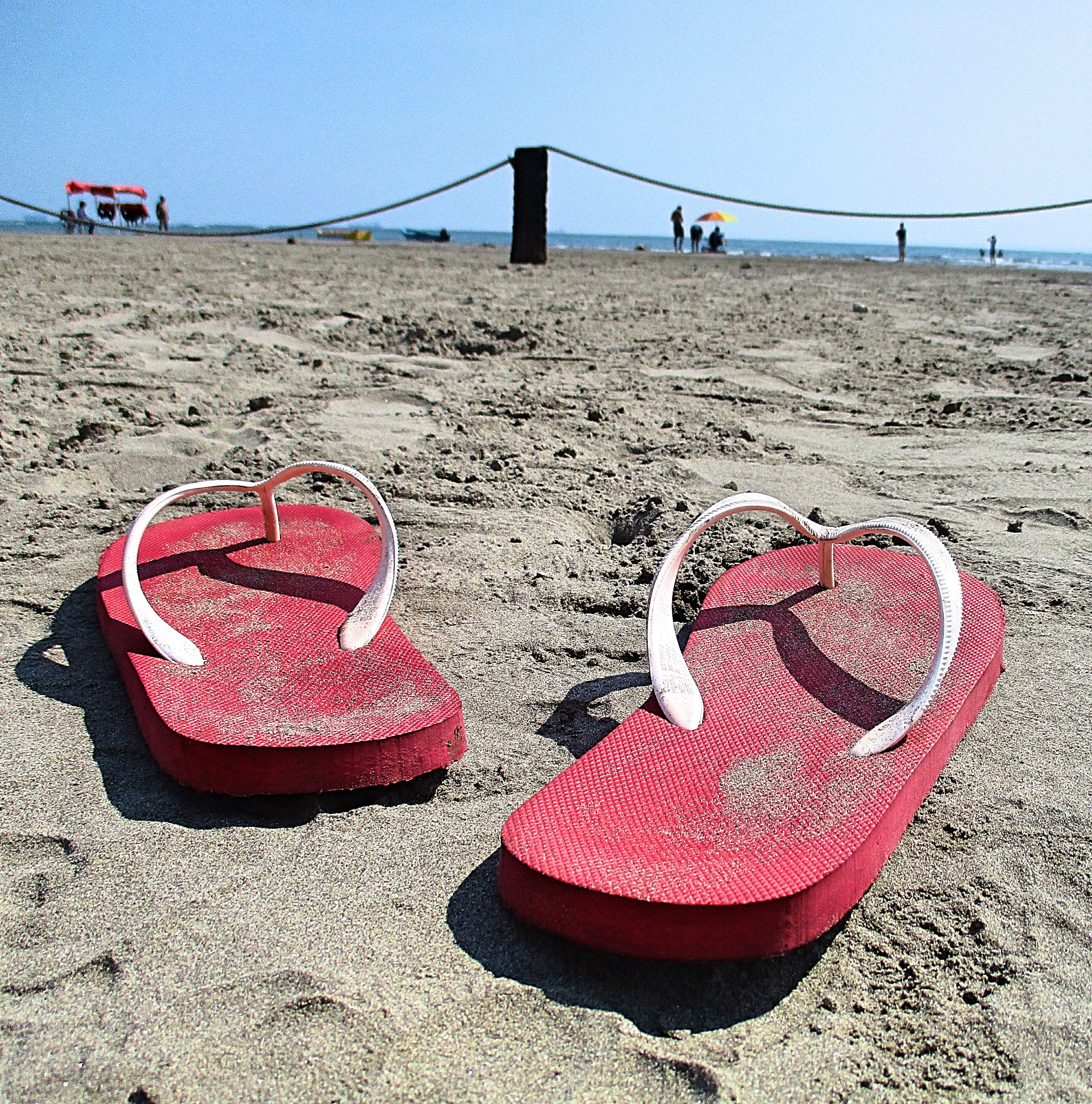 Canon PowerShot ELPH 160 (IXUS 160 / IXY 150) sample photo. Walking on the beach photography