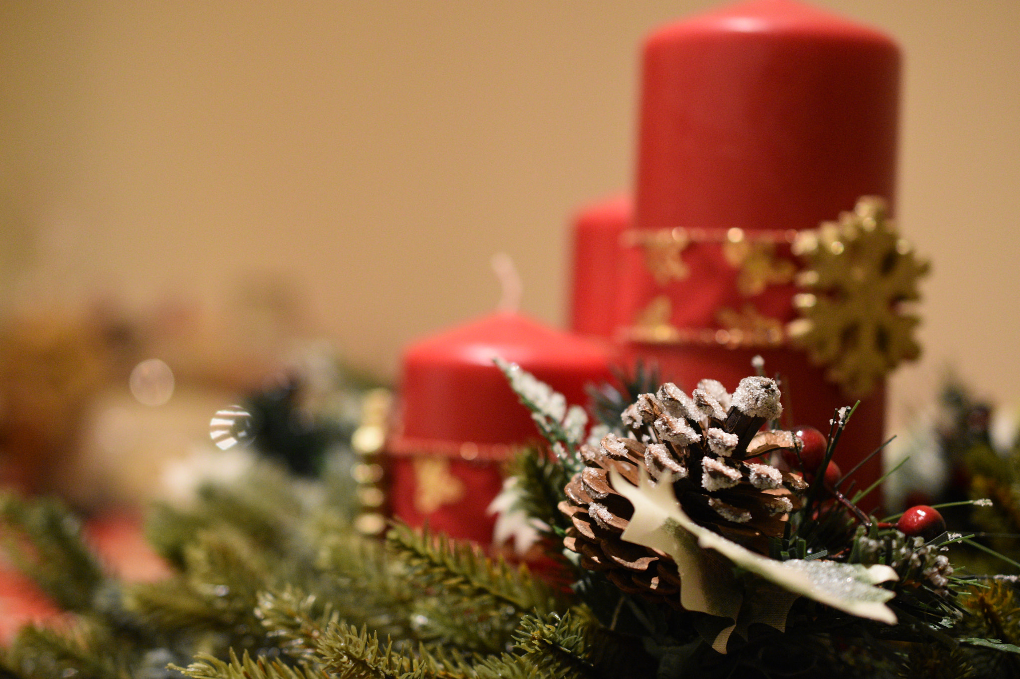Nikon AF-S DX Micro Nikkor 40mm F2.8 sample photo. Christmas candle photography