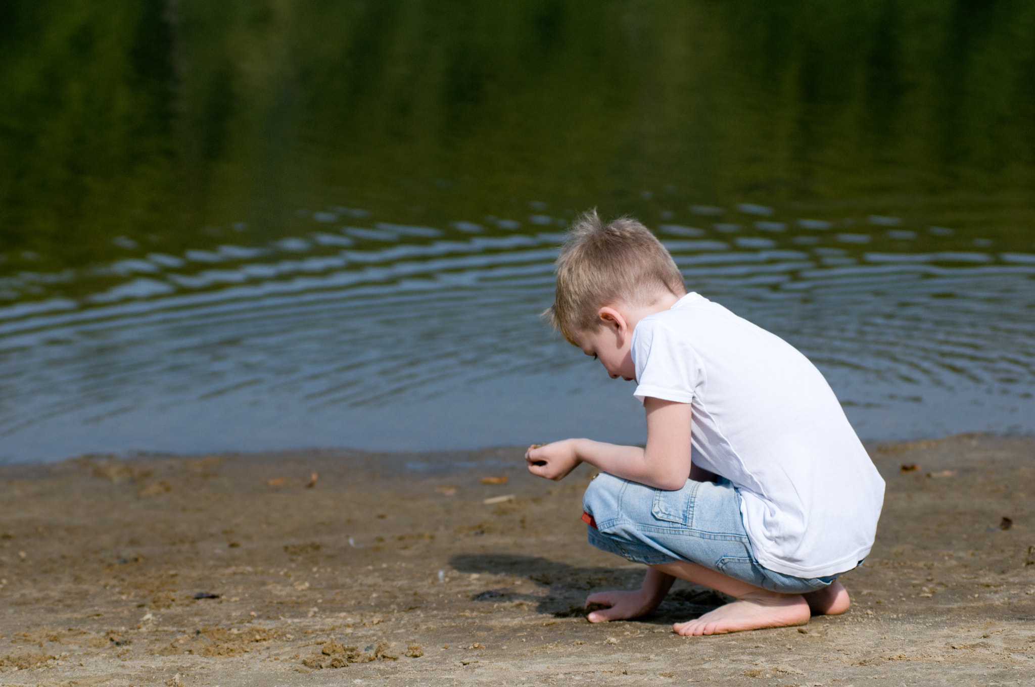 Nikon AF-Nikkor 80-200mm F2.8D ED sample photo. Child near lake photography