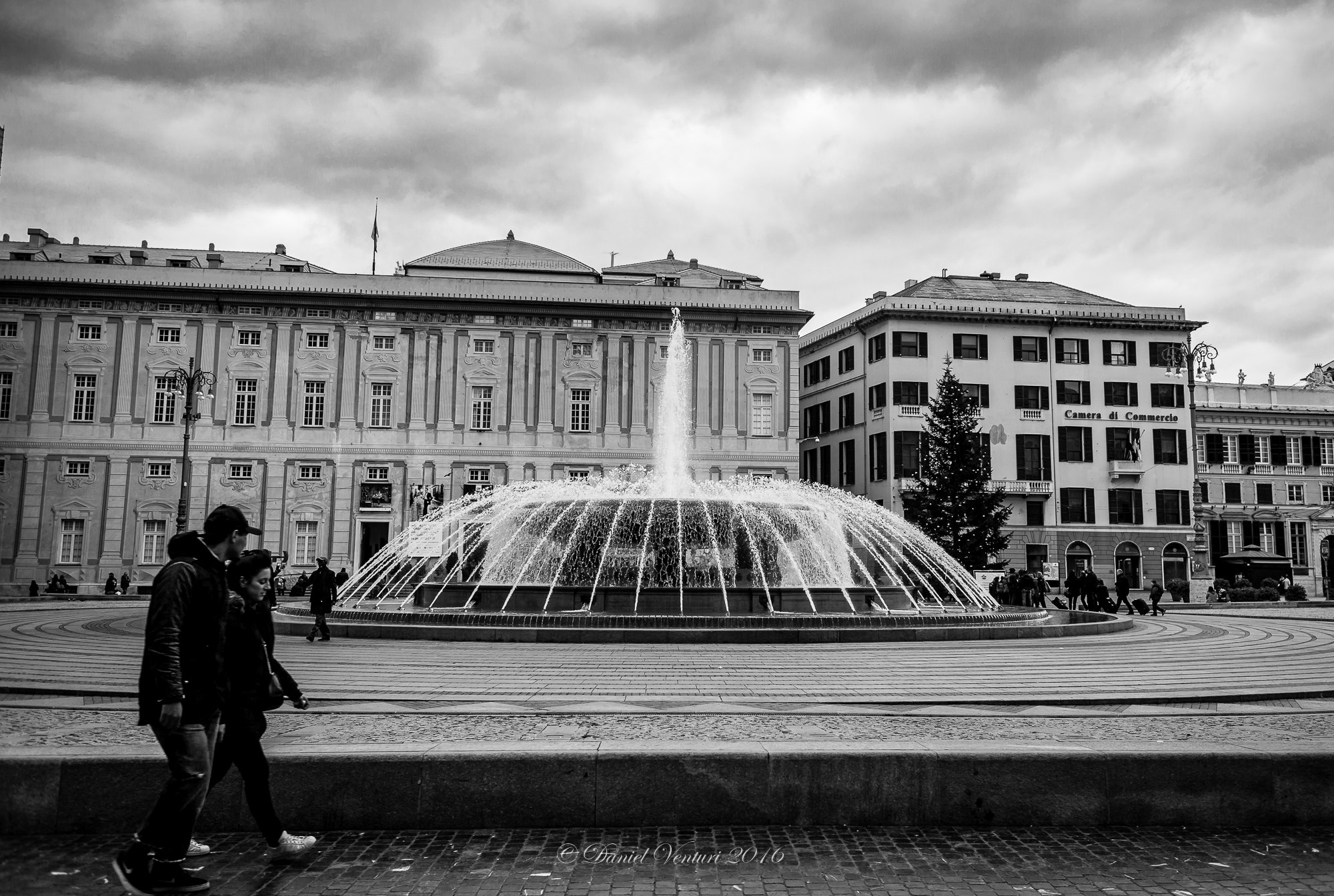 Canon EF 28mm F2.8 sample photo. Passeggiando... photography