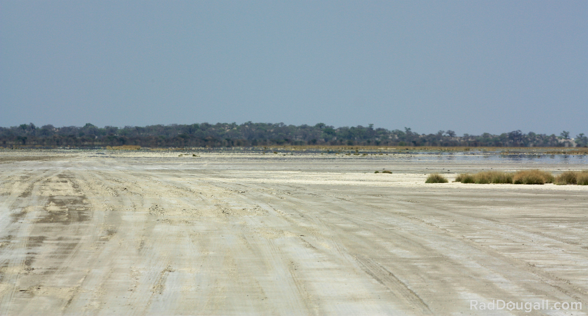 Canon EF 70-300mm F4-5.6 IS USM sample photo. Kubu island in the salt flats photography