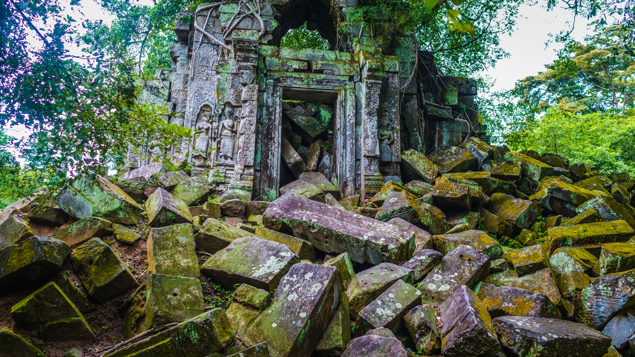 Nikon D800 + Nikon AF-S Nikkor 28mm F1.8G sample photo. Beng mealea / ruins photography