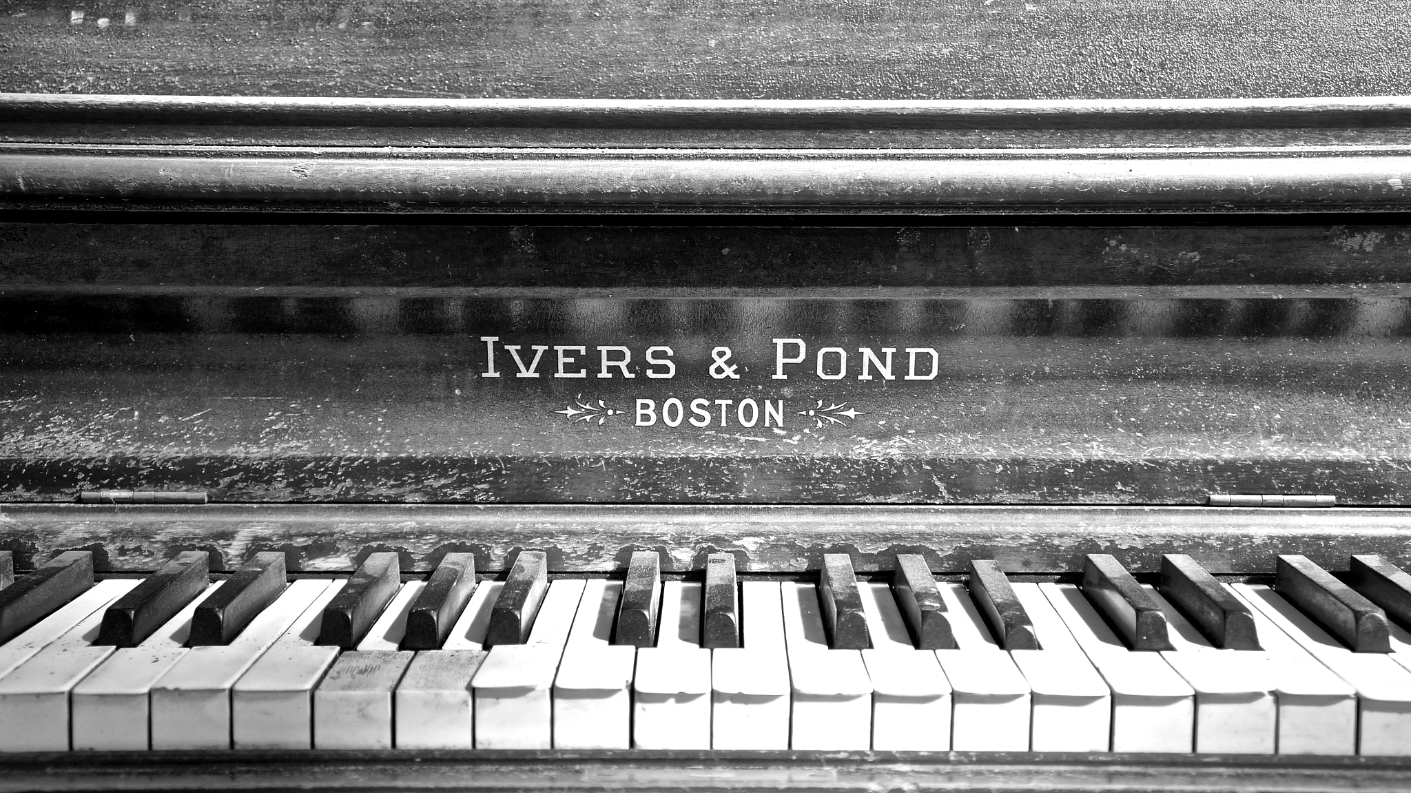 Sony Alpha NEX-5R sample photo. Lonely piano photography