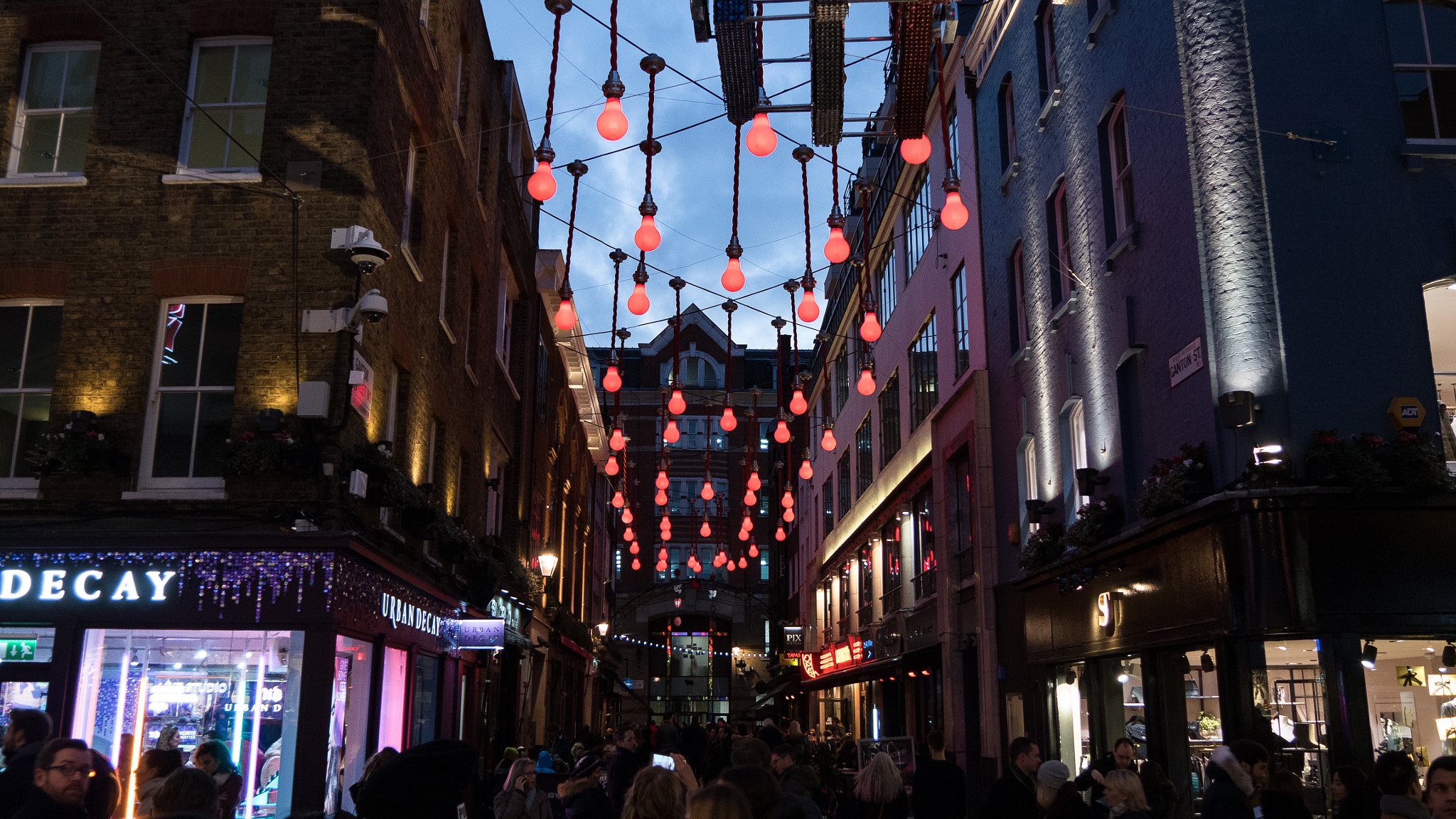 Panasonic Lumix DMC-GH4 sample photo. Lightbulbs photography