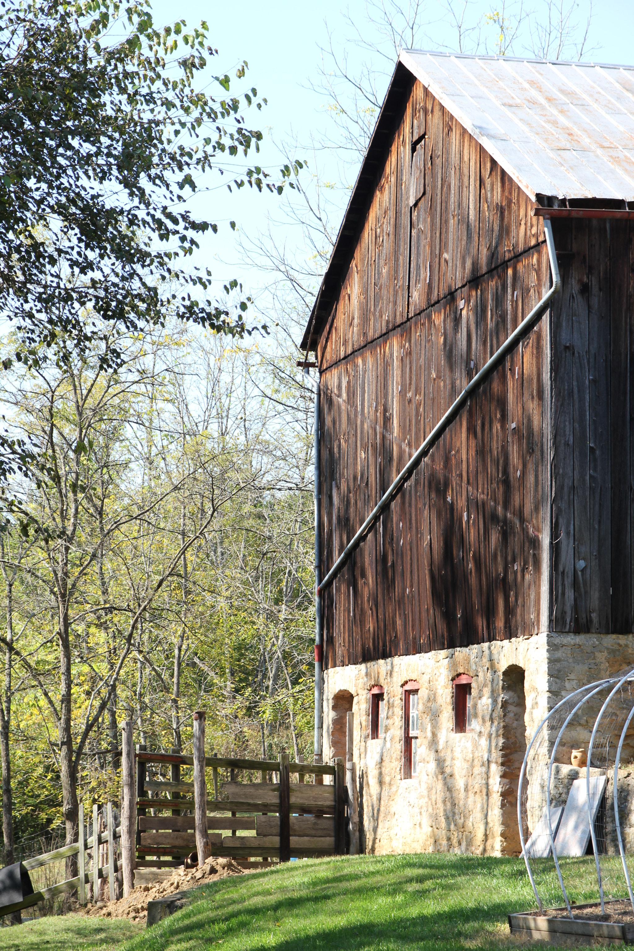 Canon EOS 550D (EOS Rebel T2i / EOS Kiss X4) sample photo. German heritage barn camp spring ky photography
