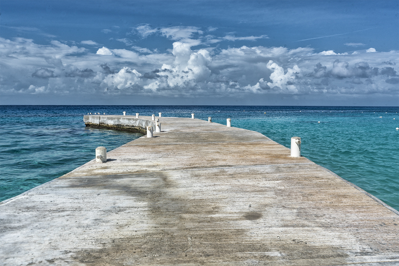 Sony FE 28-70mm F3.5-5.6 OSS sample photo. Cozumel pier photography