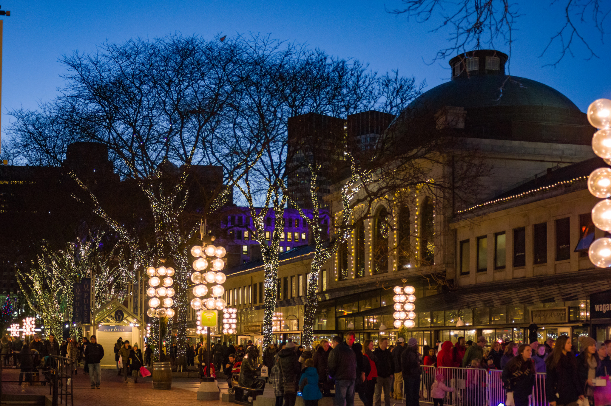 Pentax K-3 II + HD Pentax DA 40mm F2.8 Limited sample photo. Faneuil hall night photography