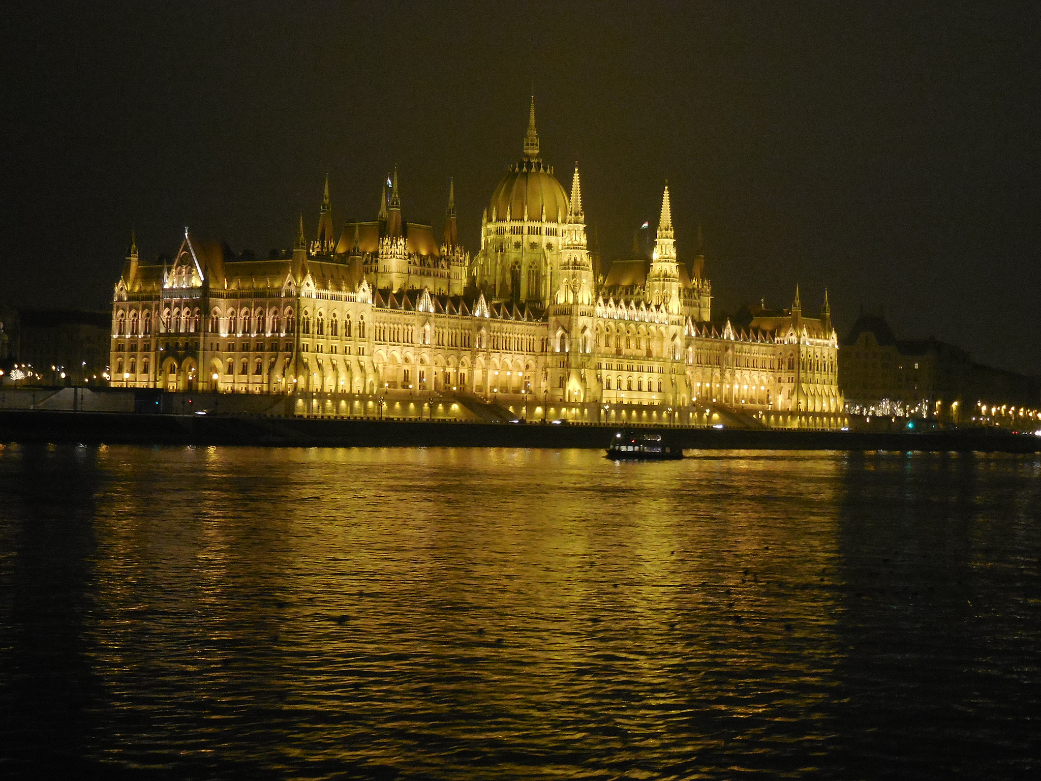 Nikon Coolpix S6800 sample photo. Budapest-parliament photography