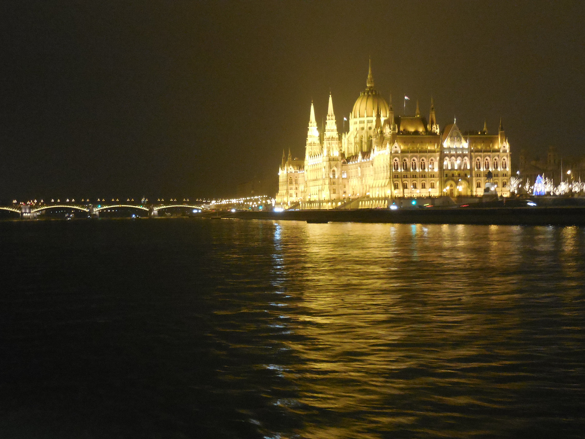 Nikon Coolpix S6800 sample photo. Budapest-parliament photography