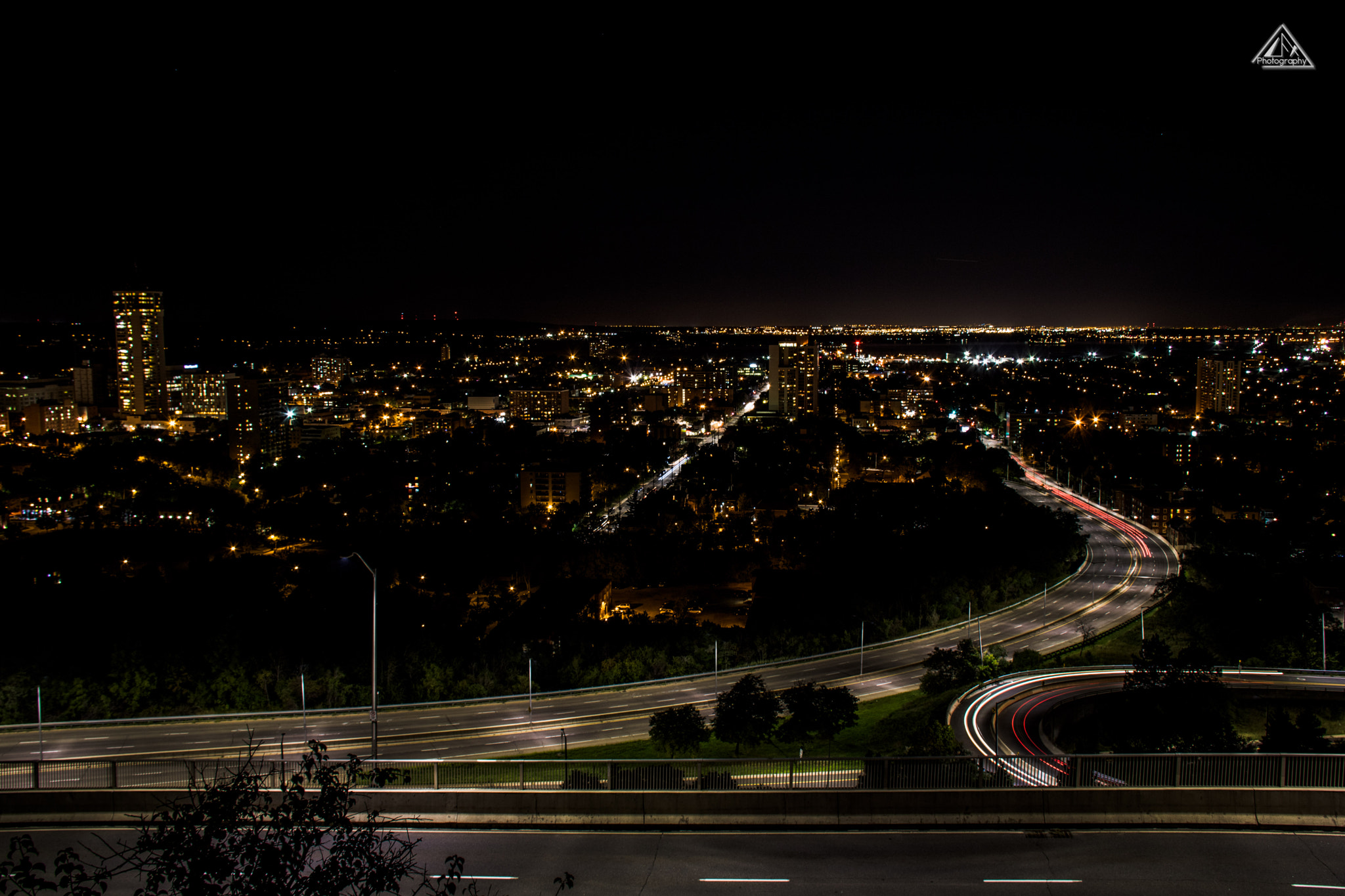 Canon EOS 750D (EOS Rebel T6i / EOS Kiss X8i) sample photo. Long exposure of downtown hamilton photography