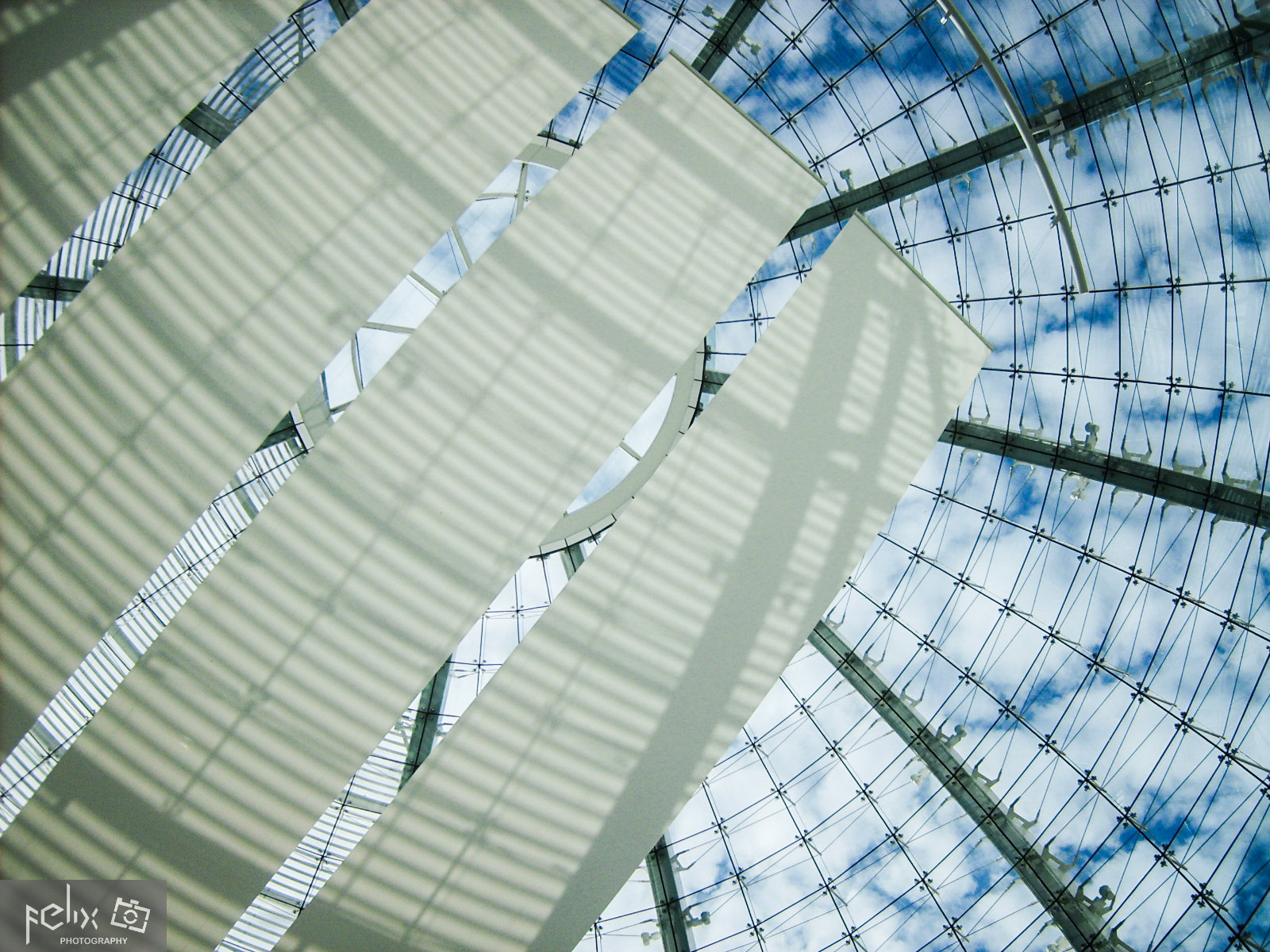 Samsung Digimax S500 / Kenox S500 / Digimax Cyber 530 sample photo. Glass dome photography