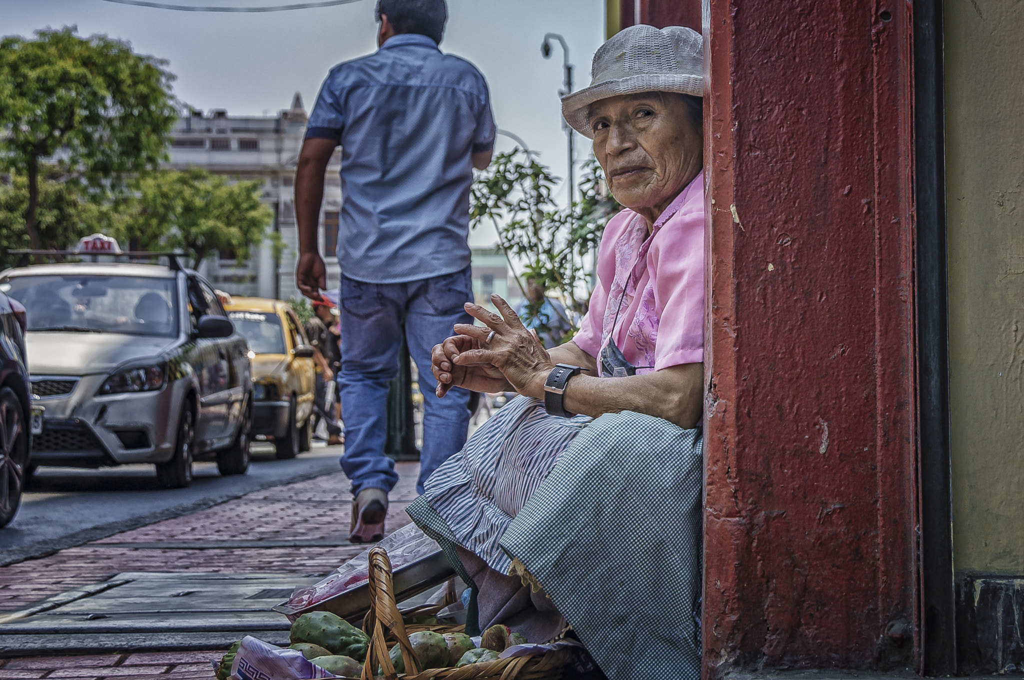 Sony SLT-A37 sample photo. Old saleswoman photography