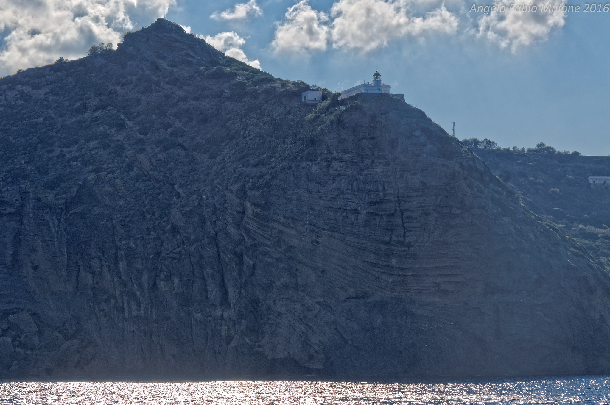 Sony Alpha NEX-6 + Sony E 55-210mm F4.5-6.3 OSS sample photo. Faro dell'omo morto photography