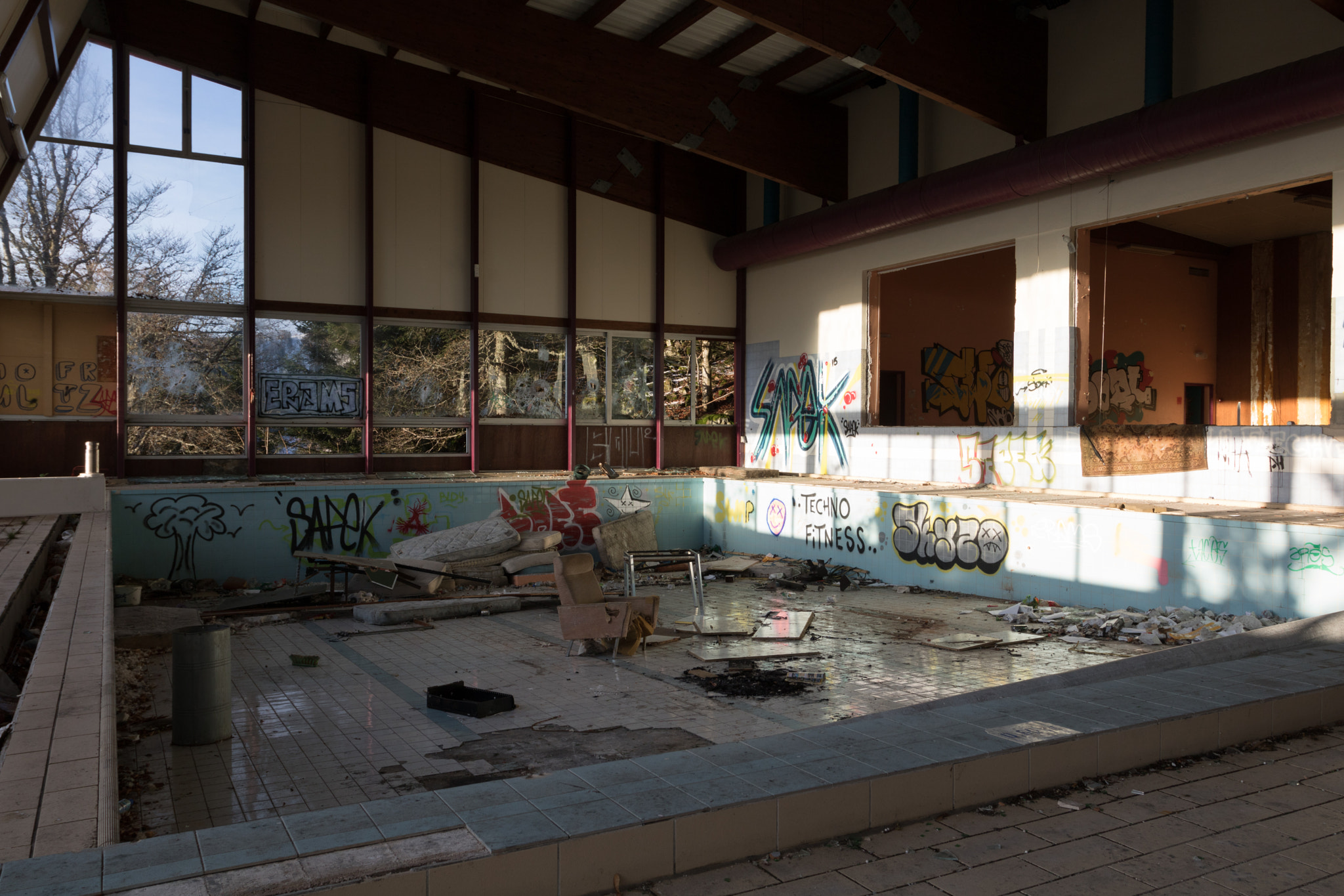Canon EOS 760D (EOS Rebel T6s / EOS 8000D) + Canon EF 17-40mm F4L USM sample photo. No more water ! photography