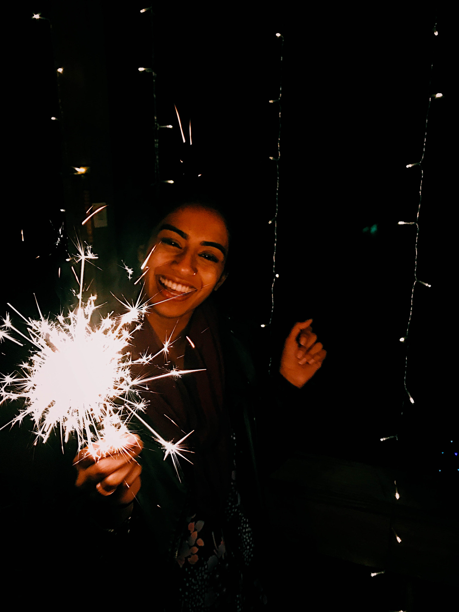Apple iPhone 7 Plus sample photo. Girl with sparkler photography