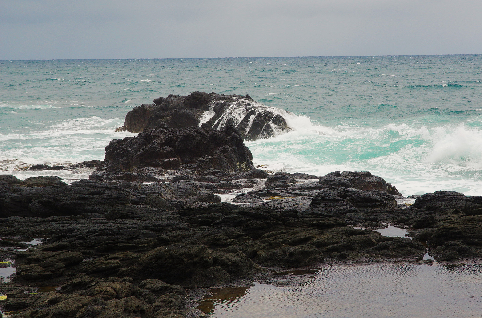 Pentax K-3 sample photo. Surf tosed rocks photography