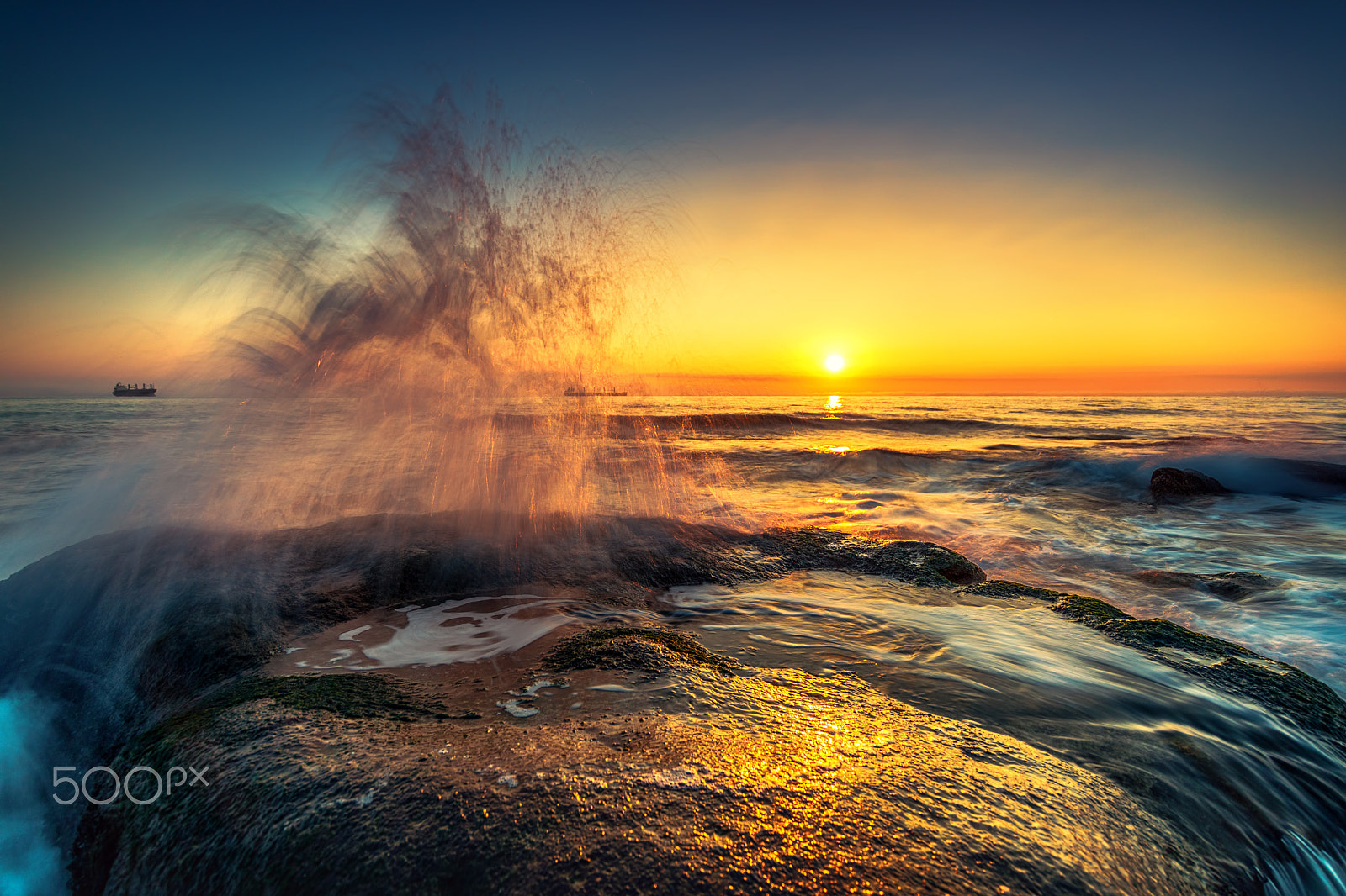 Canon EF 11-24mm F4L USM sample photo. Beautiful sunrise over the sea photography