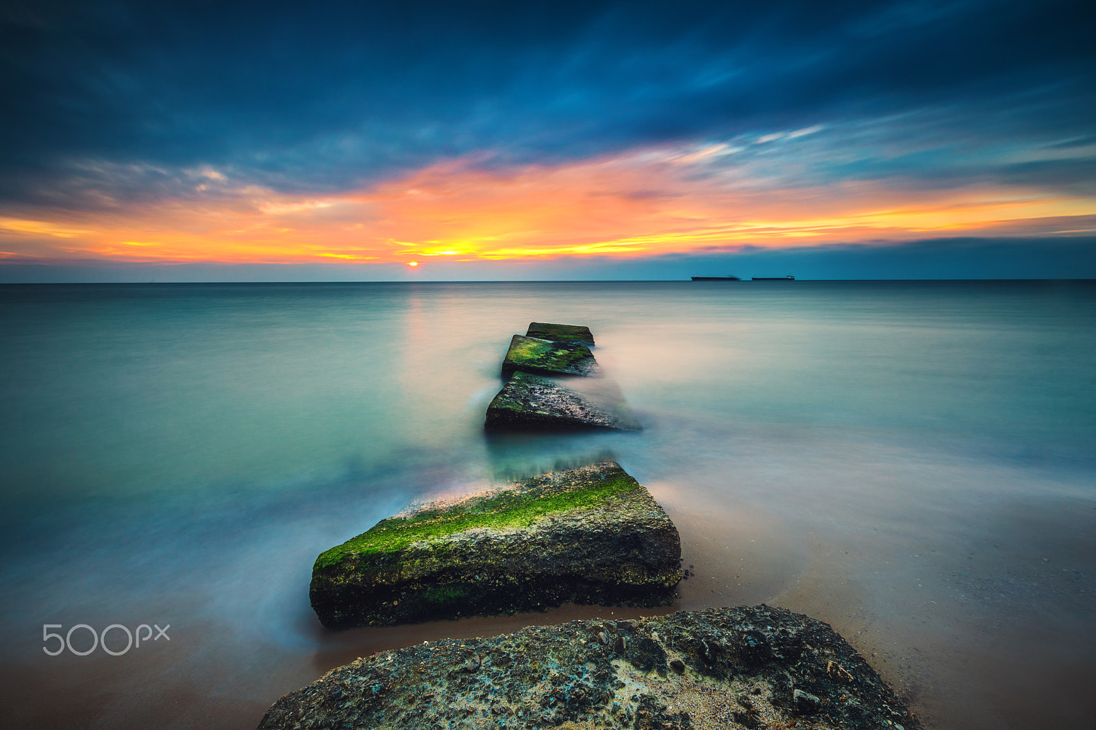 Canon EF 11-24mm F4L USM sample photo. Beautiful sunrise over the sea photography