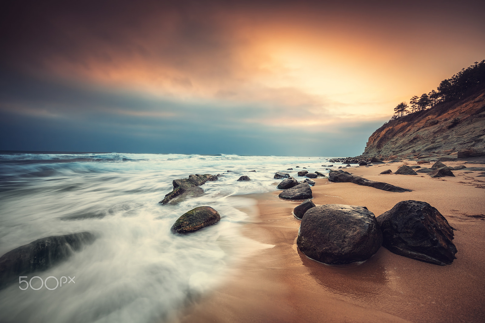 Canon EF 11-24mm F4L USM sample photo. Beautiful sunrise over the sea photography