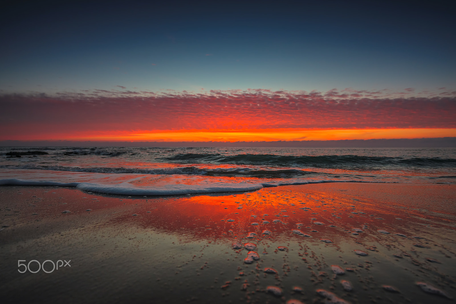 Canon EOS 5D Mark IV + Canon EF 11-24mm F4L USM sample photo. Beautiful sunrise over the sea photography
