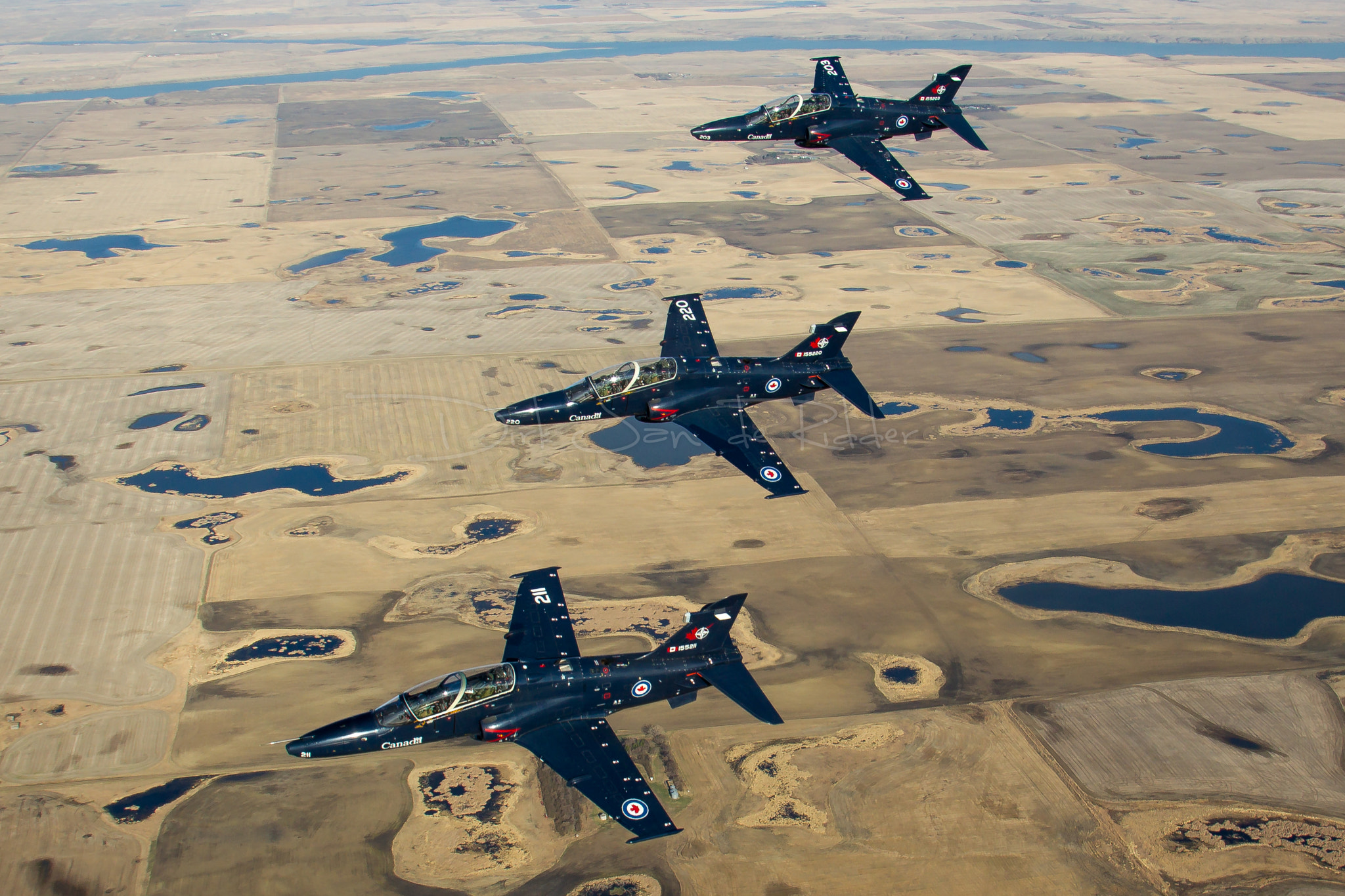 Canon EOS-1D Mark IV sample photo. Royal canadian air force ct-155 hawk 155211 155212 155220 photography