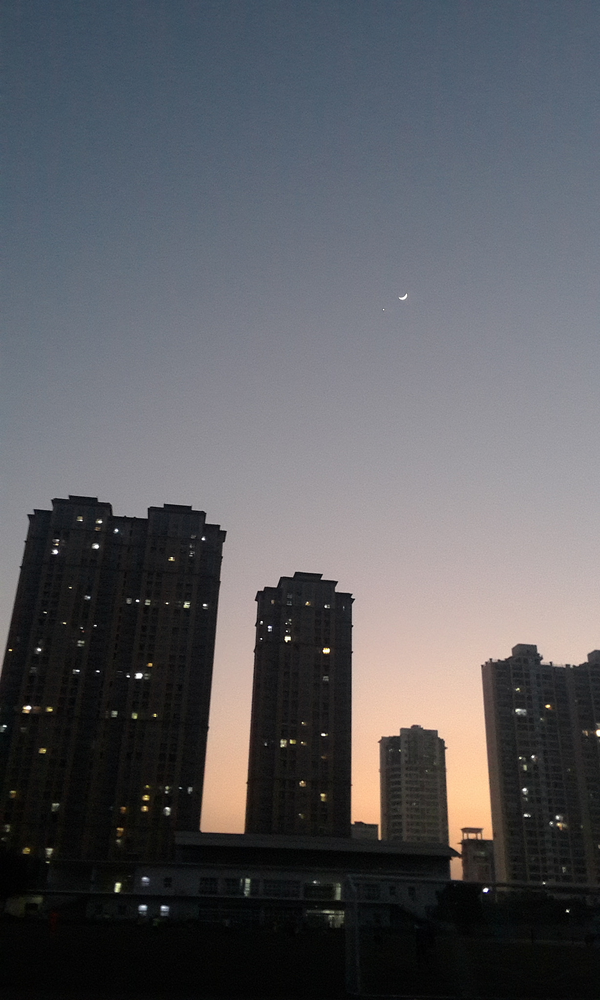 Meizu MX4 Pro sample photo. The star try to hug the moon photography