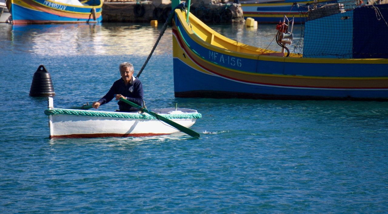 Sony E 55-210mm F4.5-6.3 OSS sample photo. Row row row your boat - marsaxlokk photography