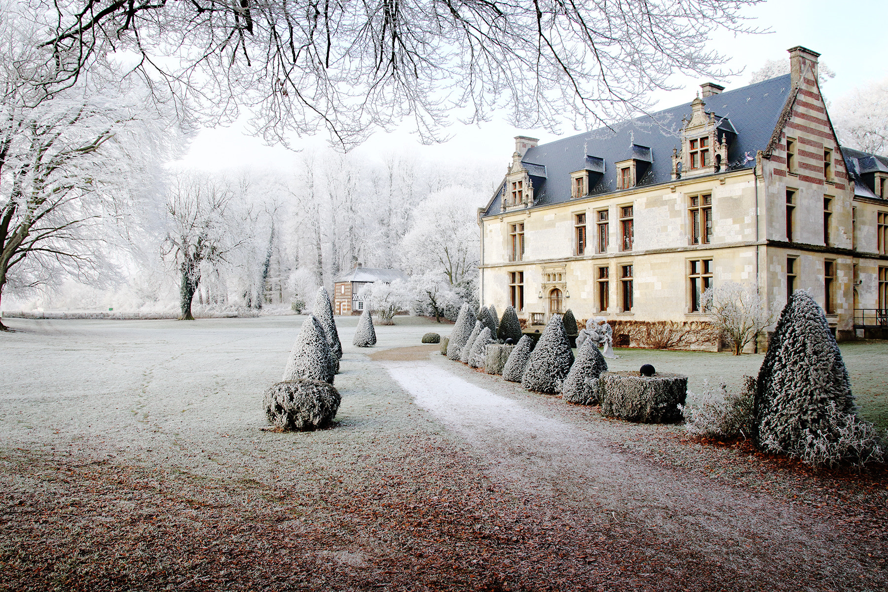 Sigma 17-70mm F2.8-4 DC Macro OS HSM sample photo. Le château de grosmesnil photography