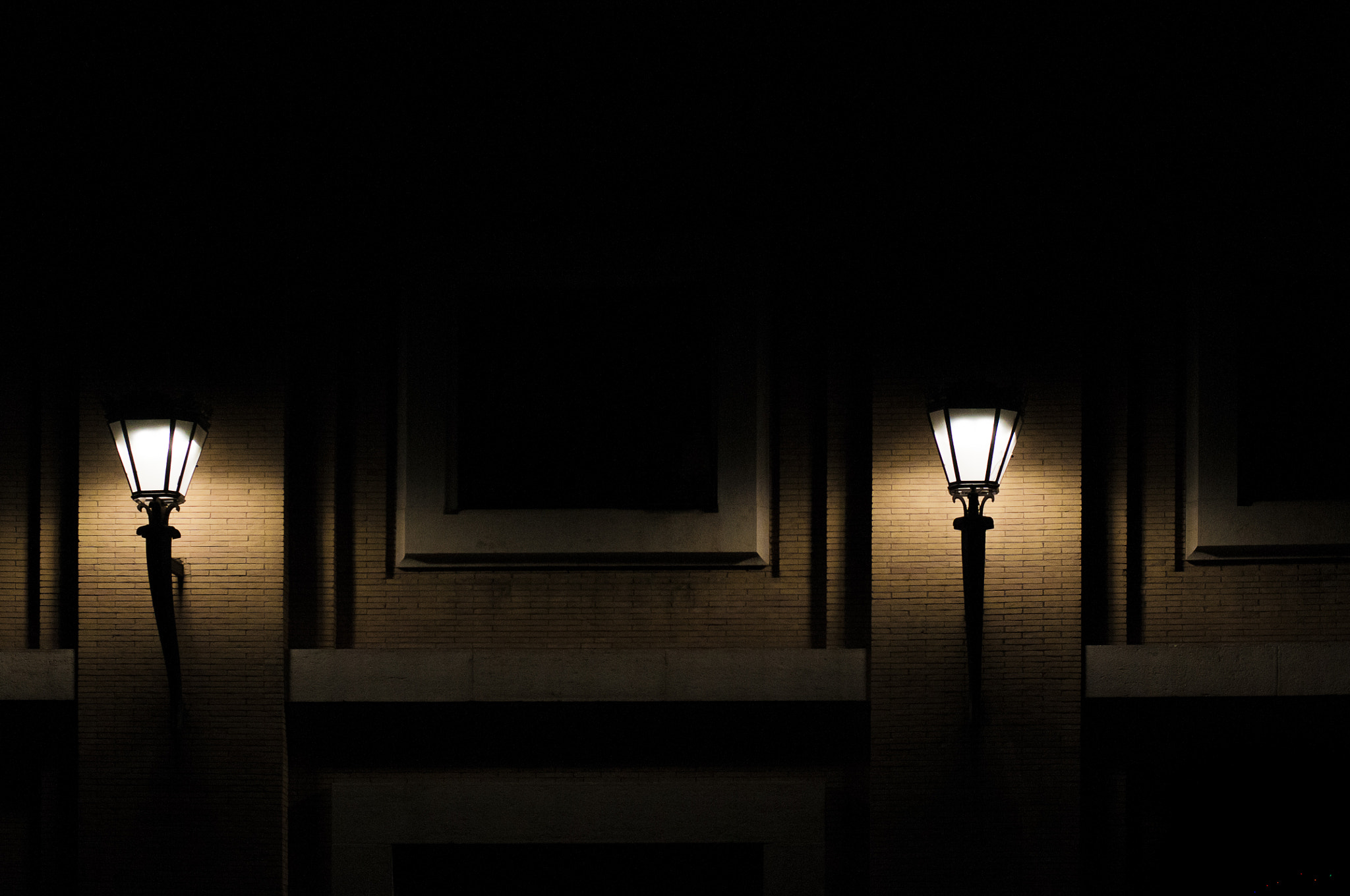 Nikon D300 + Nikon AF-S Nikkor 50mm F1.8G sample photo. Lamps in the night photography
