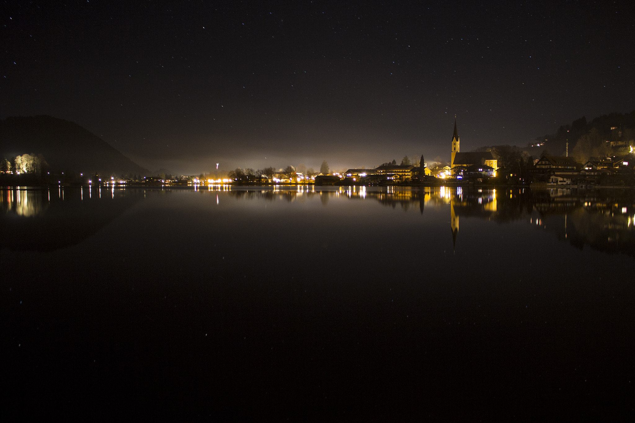 Canon EOS 600D (Rebel EOS T3i / EOS Kiss X5) + Canon EF-S 18-55mm F3.5-5.6 IS STM sample photo. Schliersee at night photography