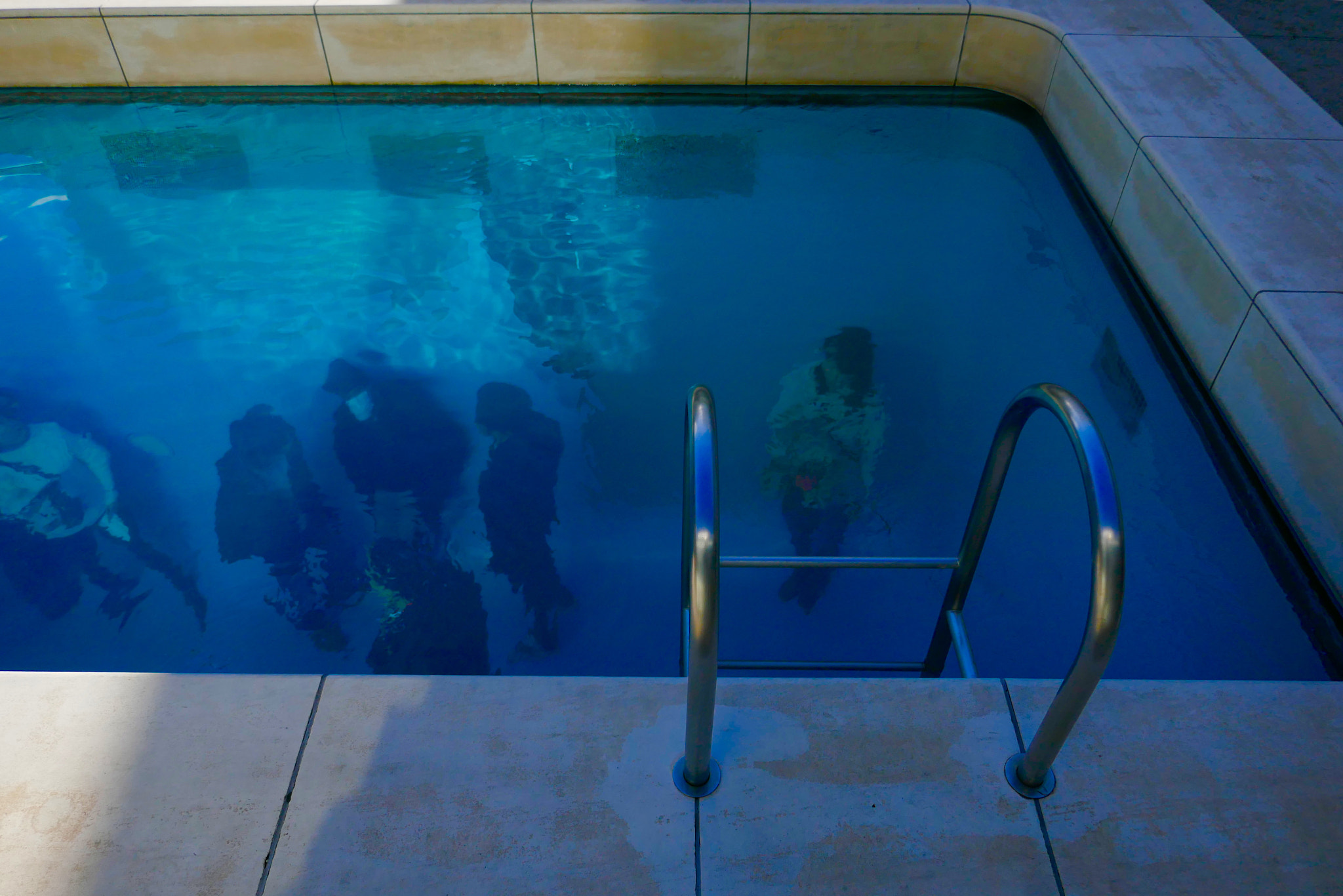 Panasonic DMC-TX1 sample photo. プール swimming pool photography