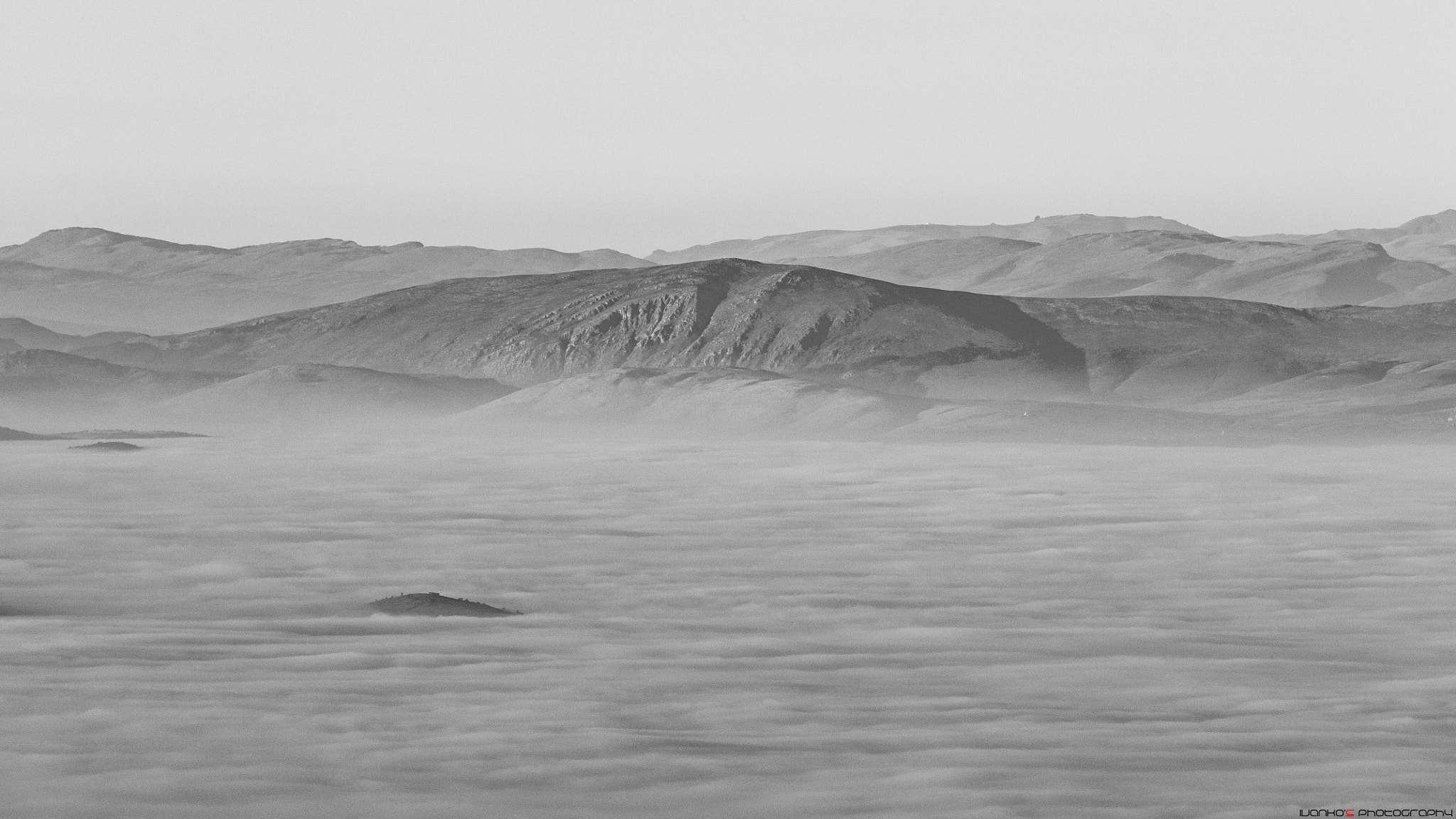 Nikon AF-Nikkor 80-200mm F2.8D ED sample photo. Island in a sea of fog photography