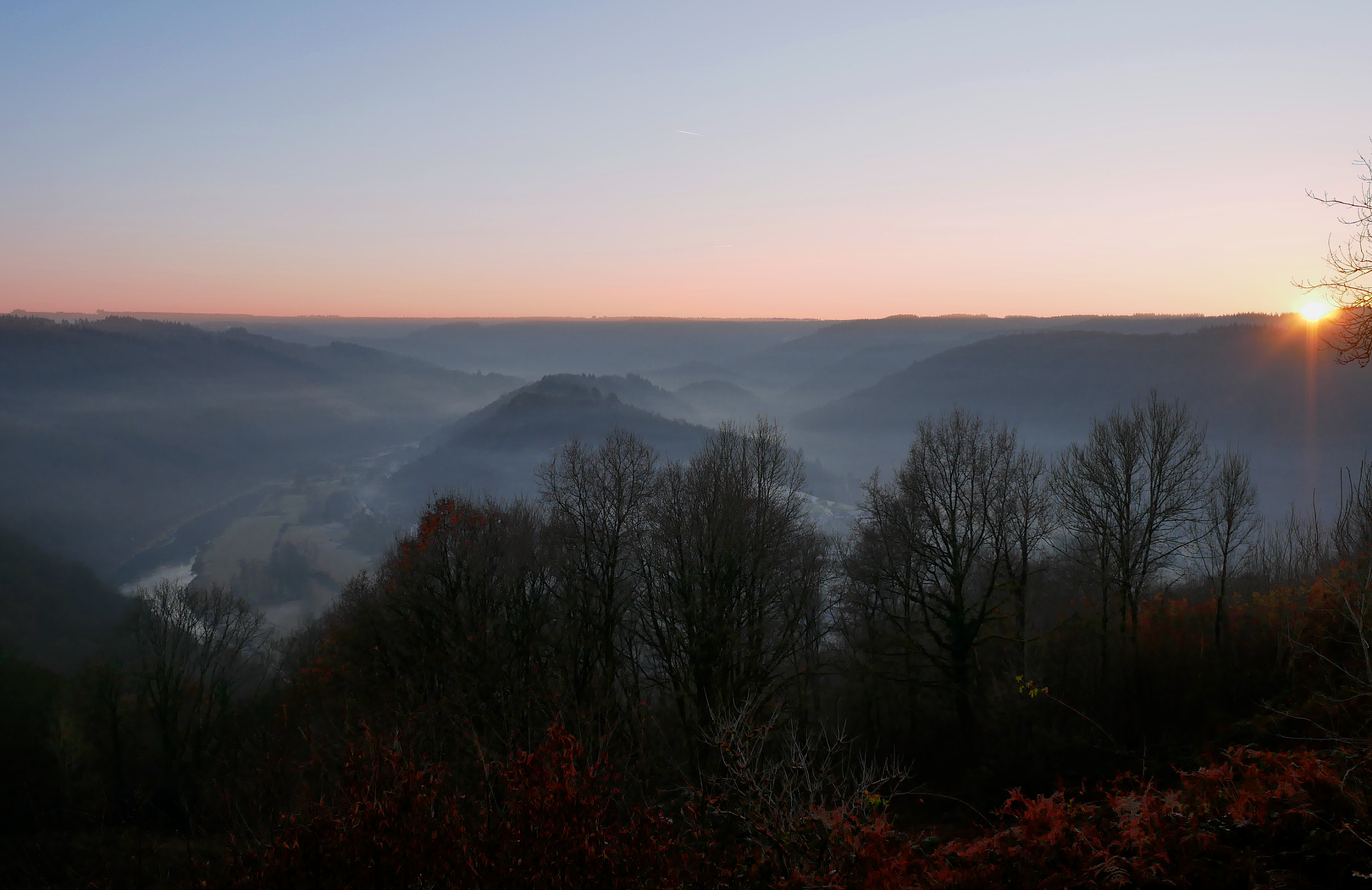 Panasonic Lumix DMC-GX85 (Lumix DMC-GX80 / Lumix DMC-GX7 Mark II) + Panasonic Leica DG Summilux 15mm F1.7 ASPH sample photo. Point de vue in rochehaut photography