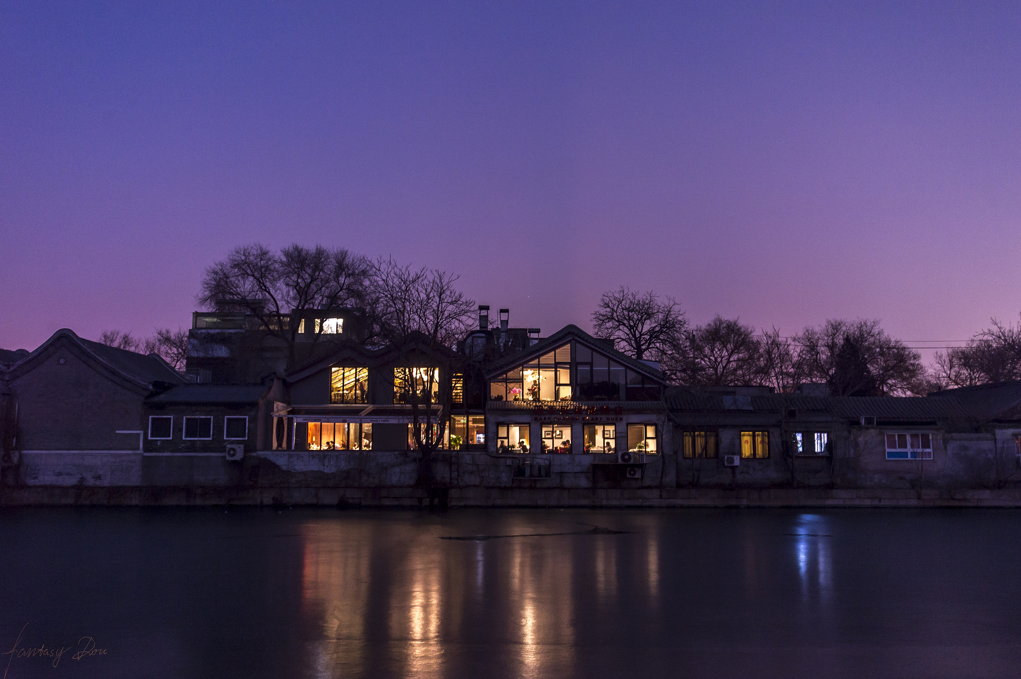 Nikon AF-S Nikkor 18-35mm F3.5-4.5G ED sample photo. A little cafe near by the palace photography