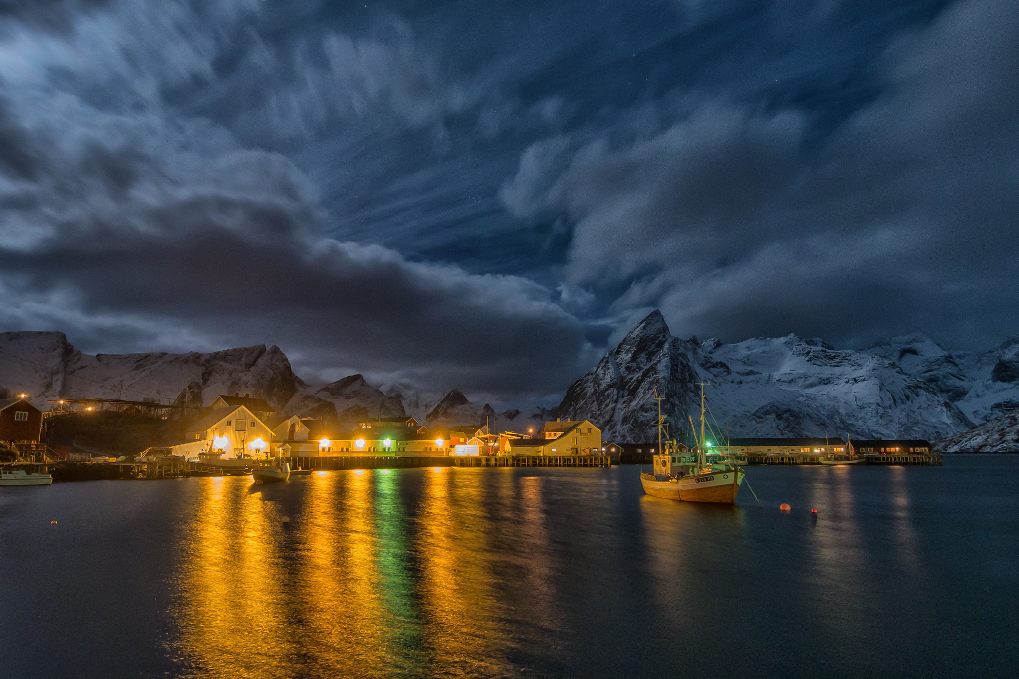 Olympus OM-D E-M5 + OLYMPUS M.9-18mm F4.0-5.6 sample photo. Hamnoy at night photography