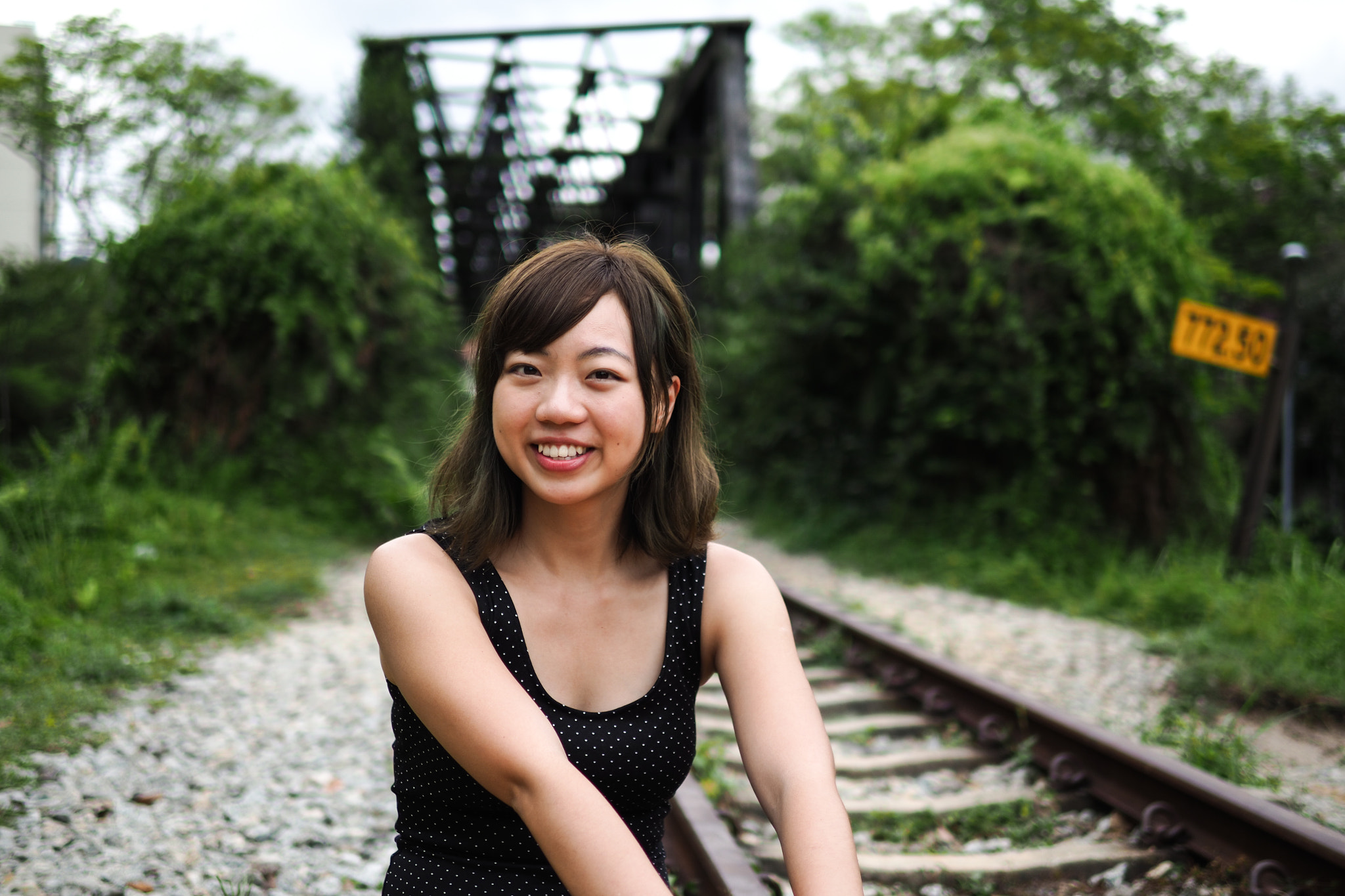 Panasonic Leica DG Summilux 25mm F1.4 II ASPH sample photo. Girl on the railway photography