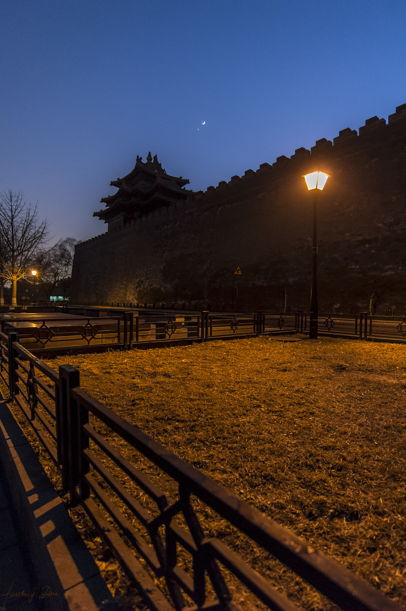 Nikon AF-S Nikkor 18-35mm F3.5-4.5G ED sample photo. One night in beijing photography